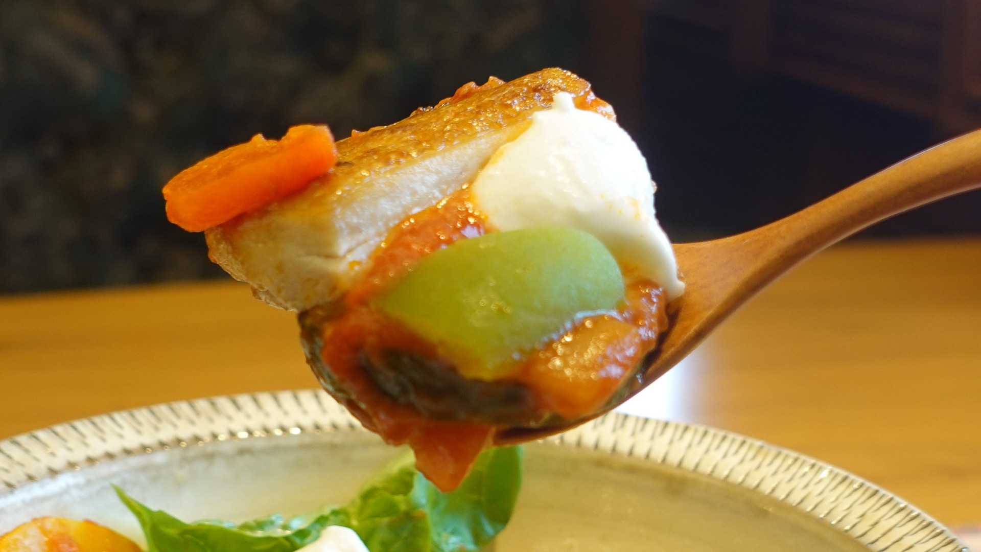 佐賀県みつせ鶏と夏野菜のトマト煮込み