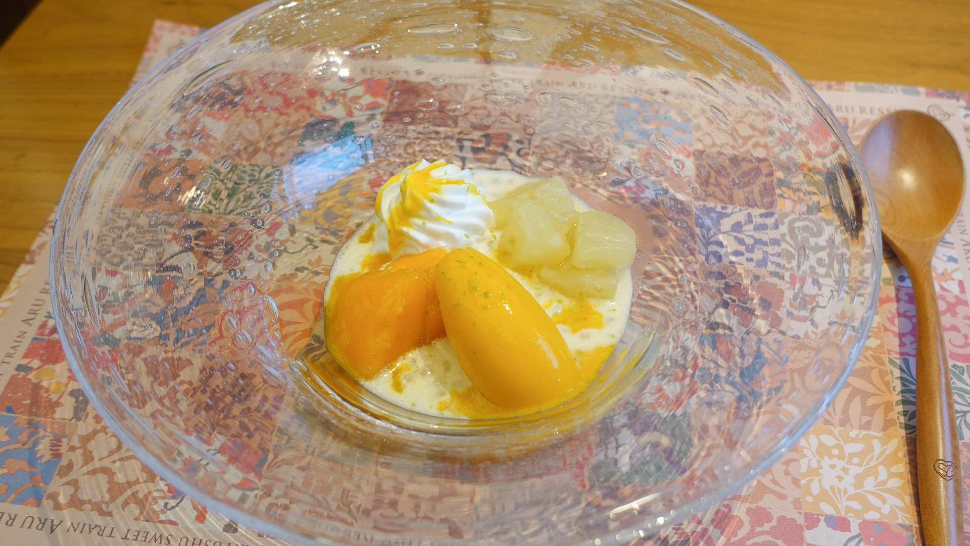 宮崎県マンゴーと沖縄県パイナップルのピニャコラーダ