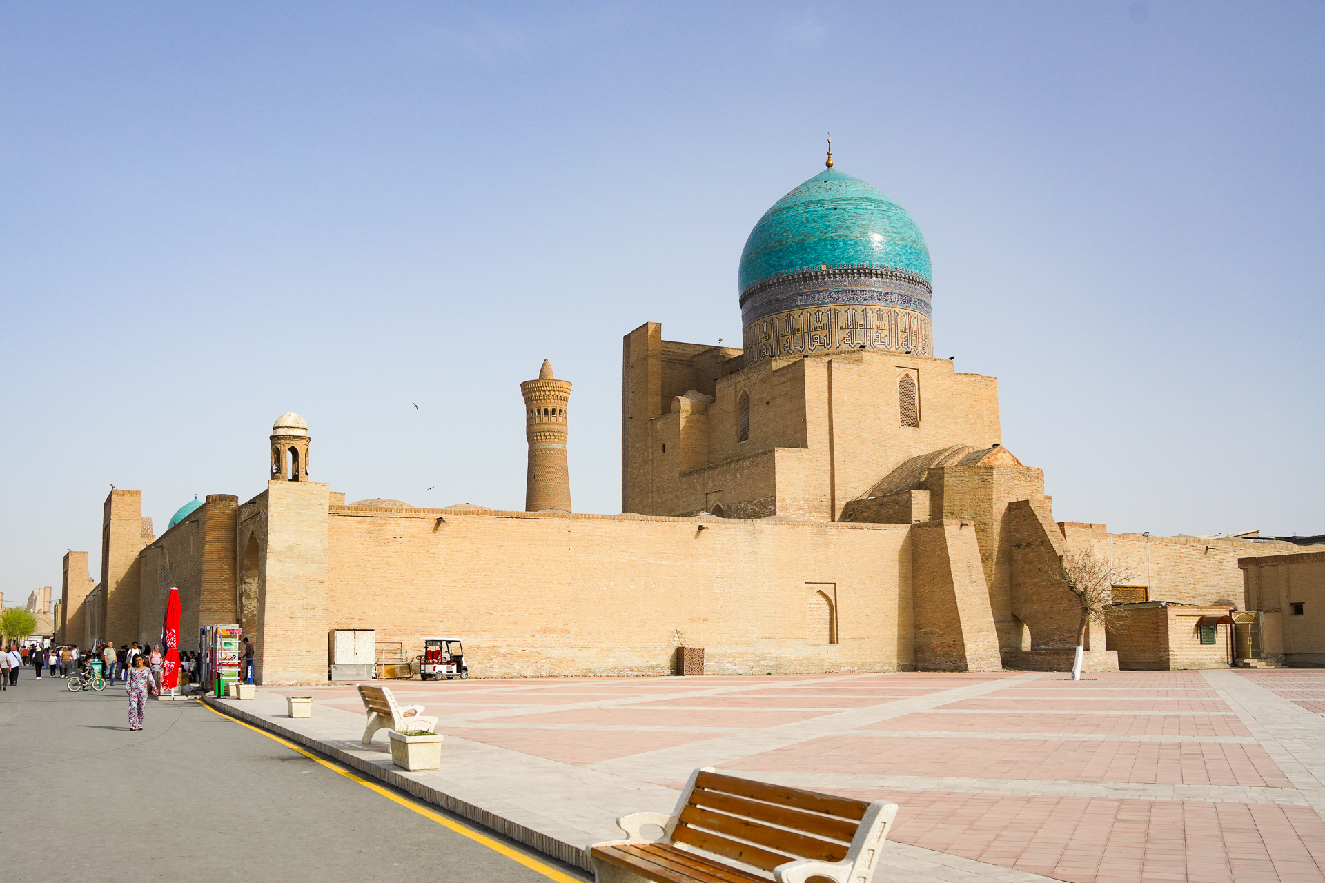 「カラーン・モスク」を遠くから見たところ