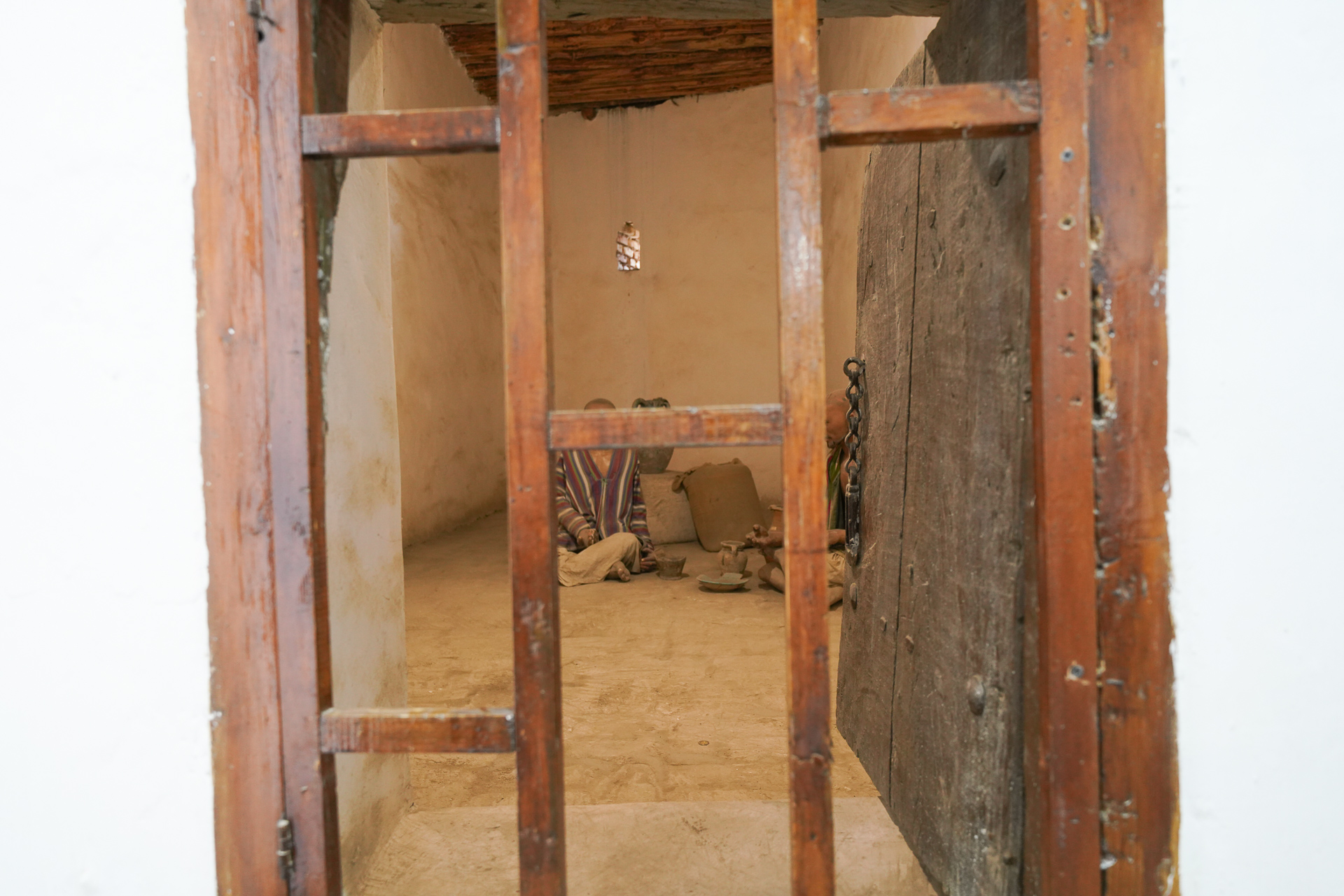 のぞくと、囚人の牢屋が再現されていた