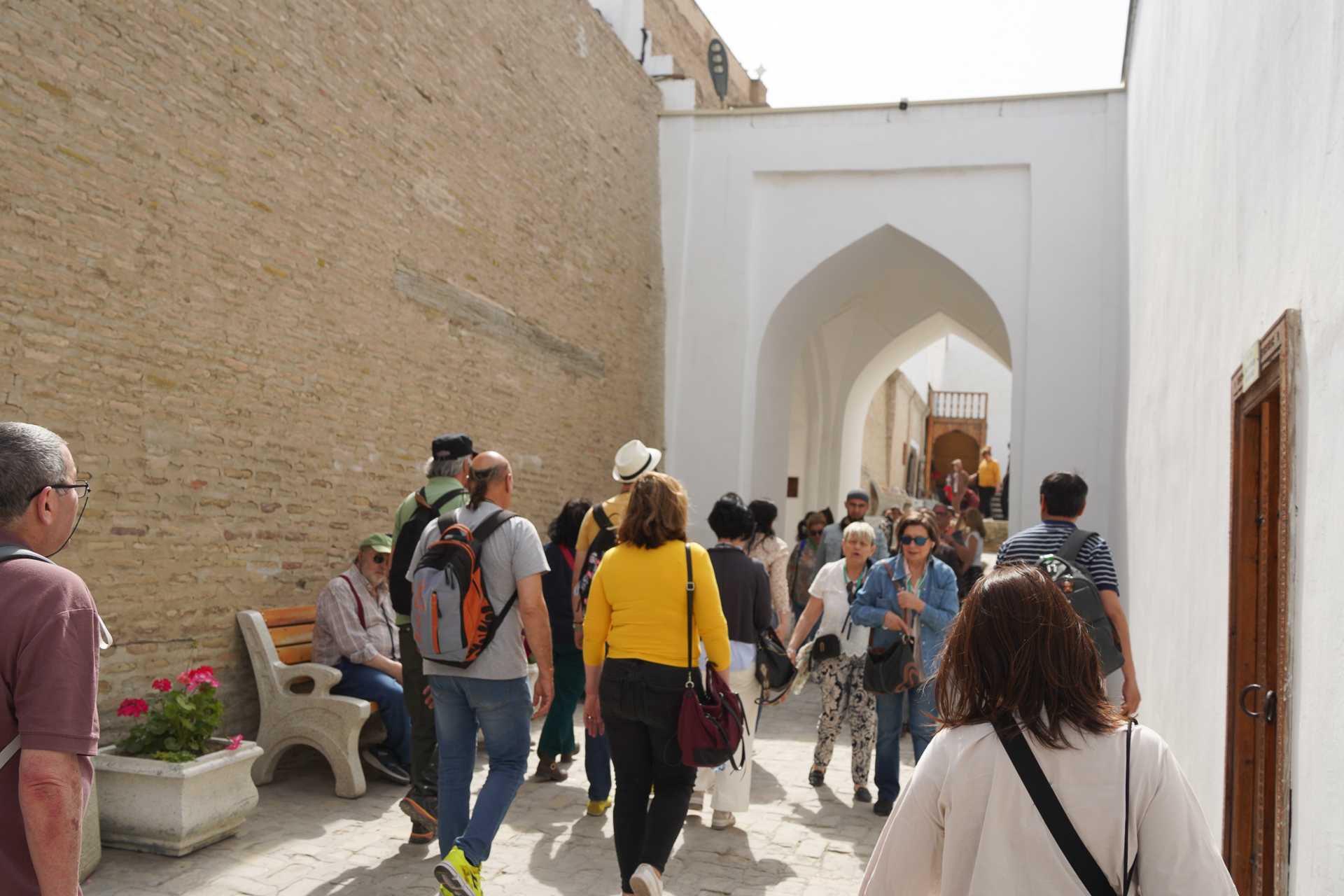 通路はとても狭い