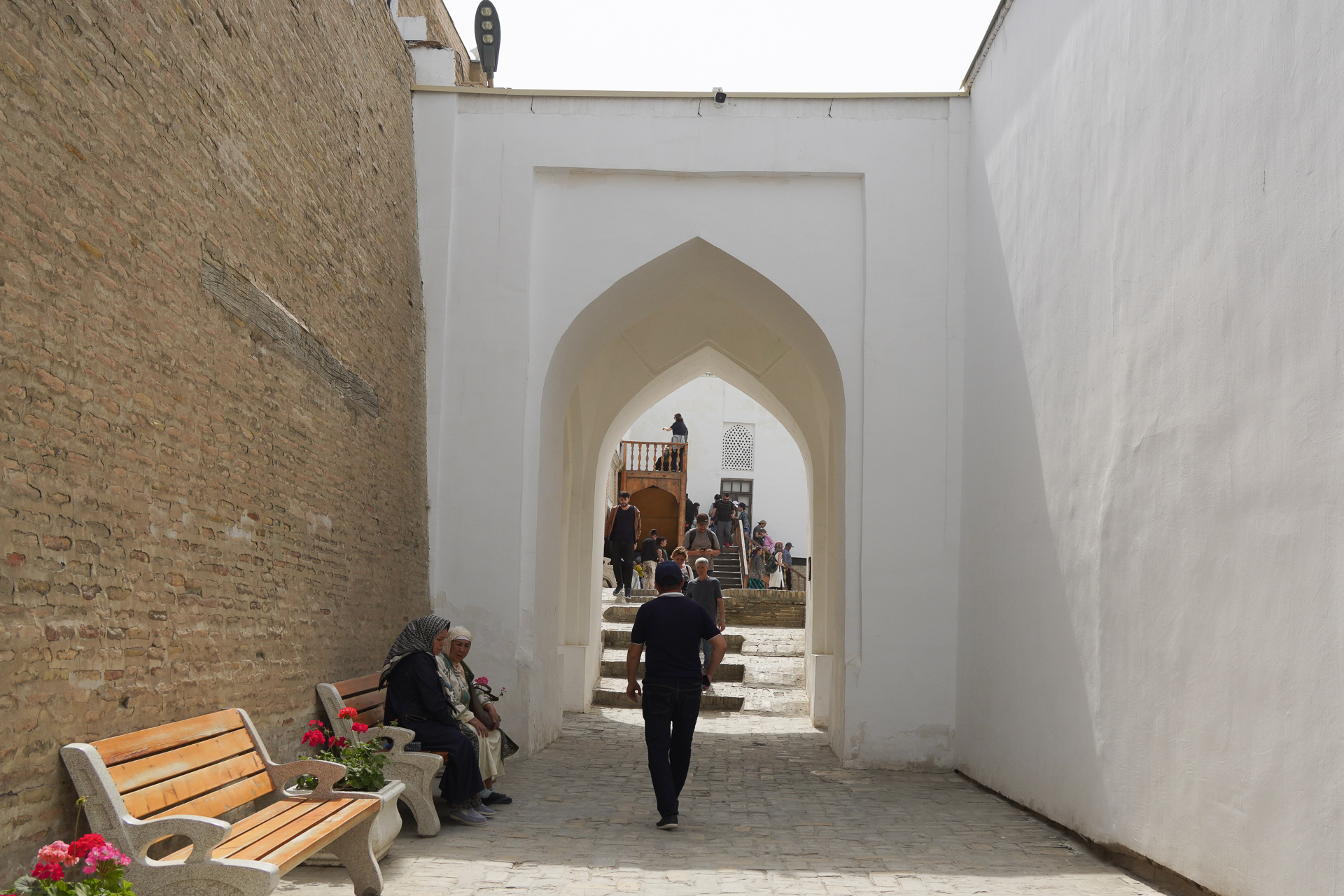 通路は複雑でどこにいるのか分からなくなる