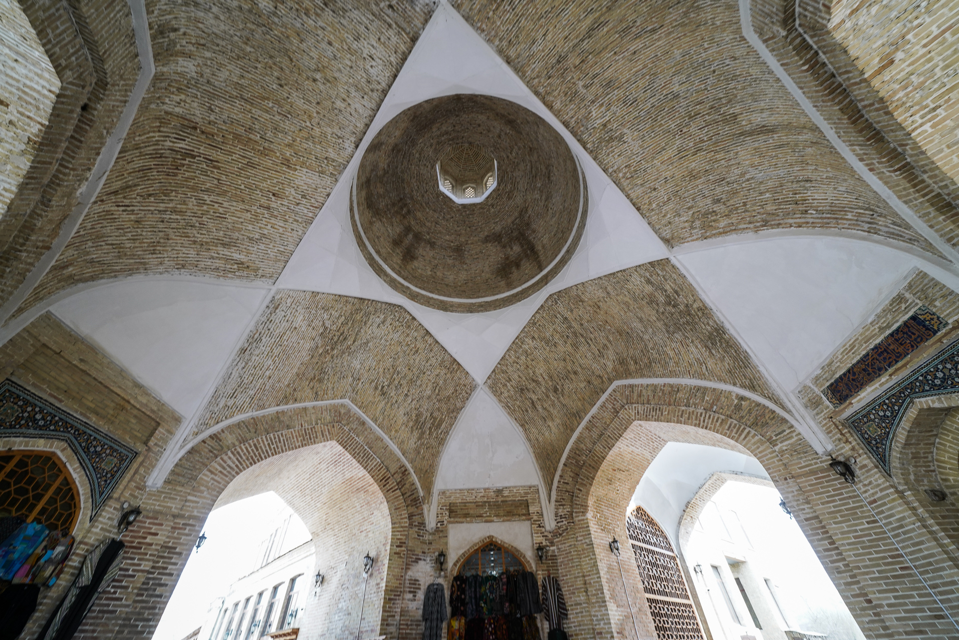 「タキ」バザールにある丸い大屋根