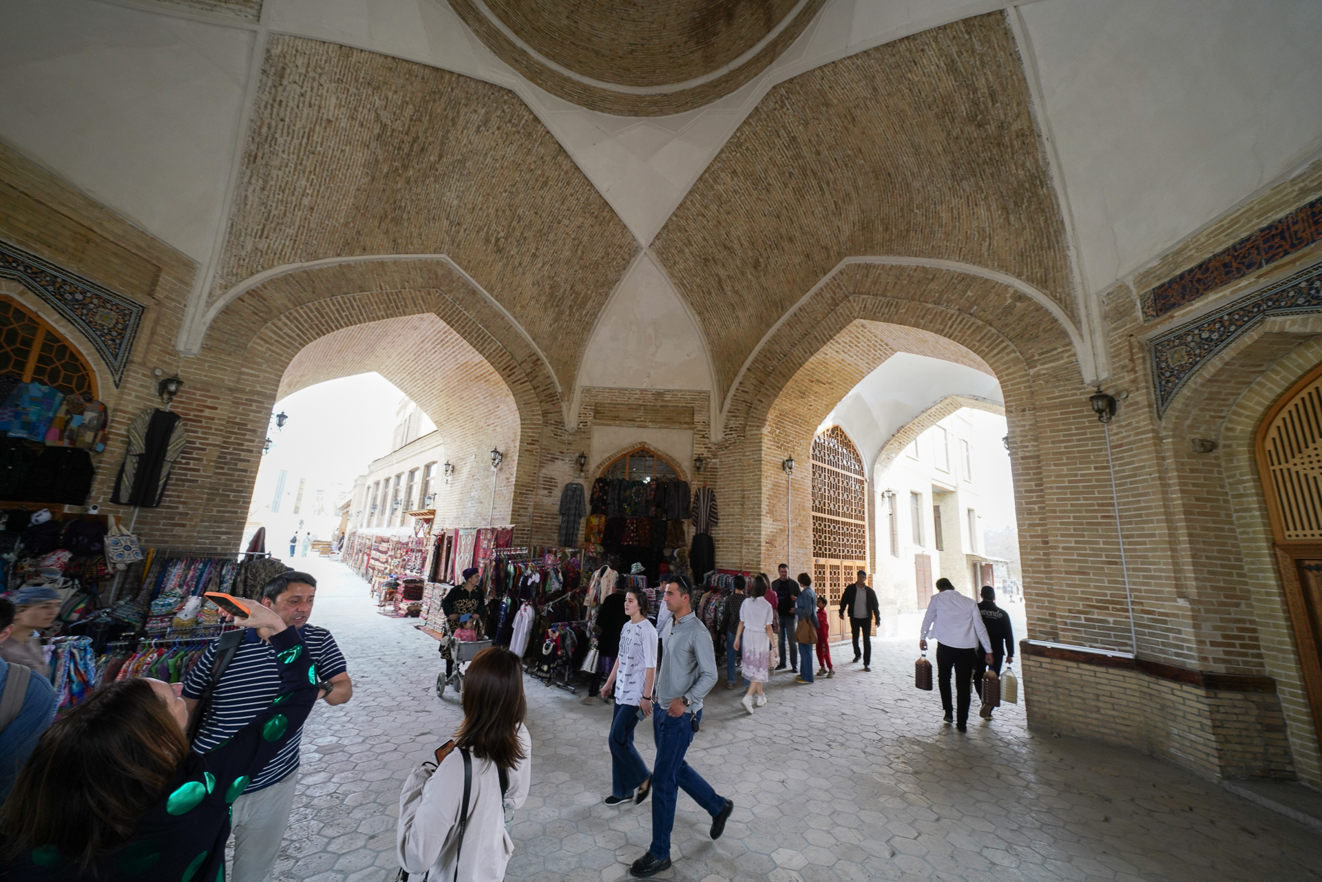 バザールの四つ角にある屋根になっている