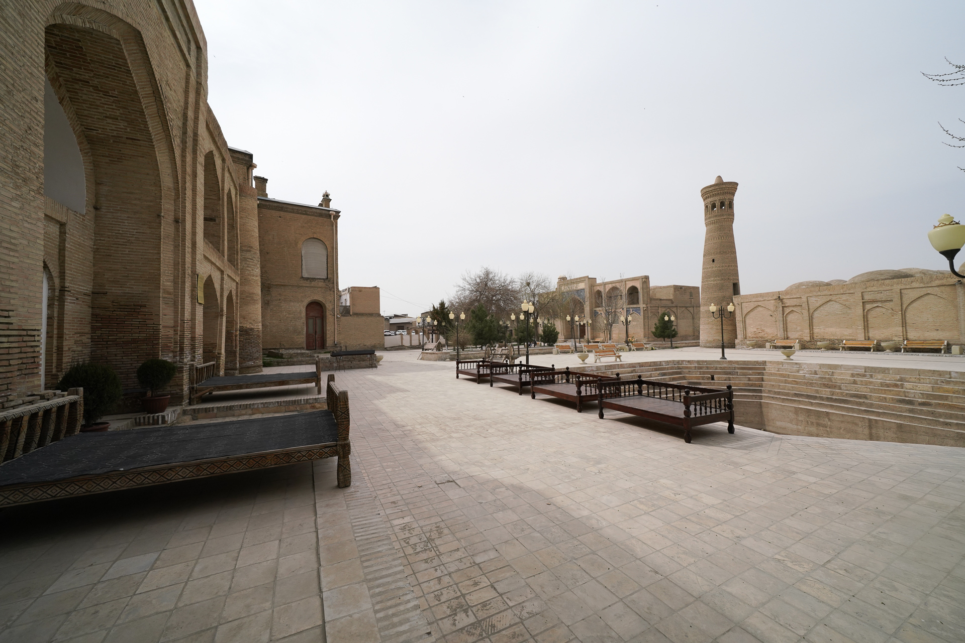 「ホジャ・ガウクション（Khoja Gaukushon）」モスクやマドラサ周辺も使われる