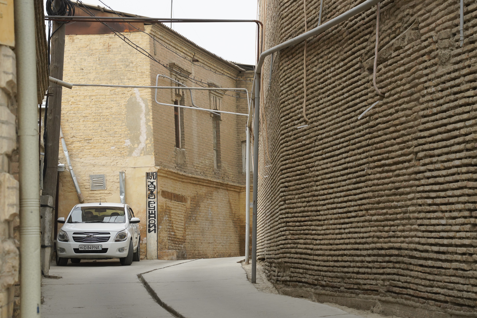 脇道をのぞくと、こんな感じの風景