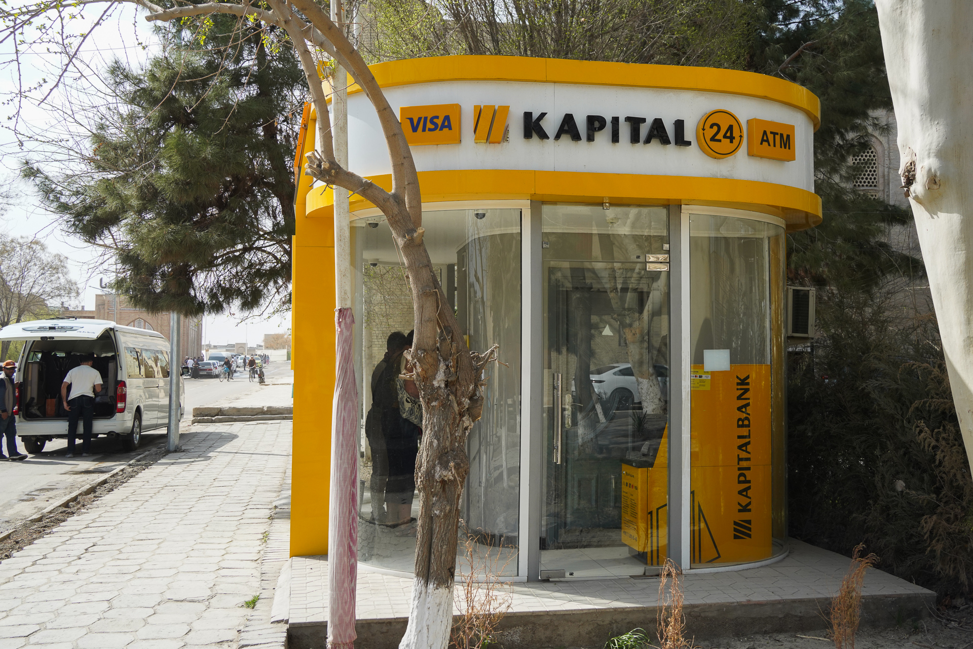 ATMもちゃんとある