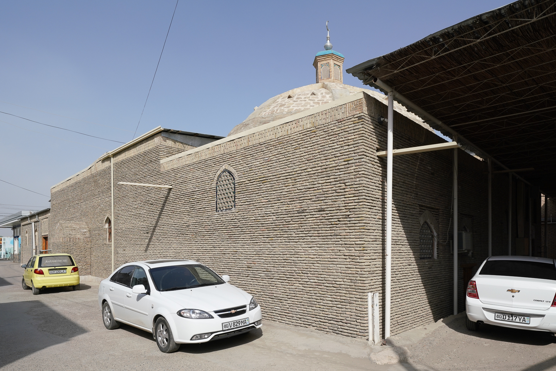 地元の小さな金曜モスク。こういうモスクがいたるところにある