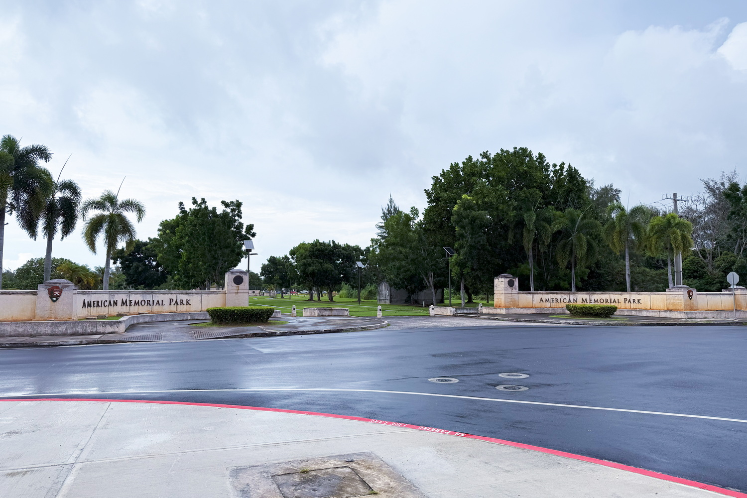 ガラパン地区の北端には、太平洋戦争/第二次世界大戦の終戦50年を記念して建設された広大な公園「アメリカンメモリアルパーク」がある