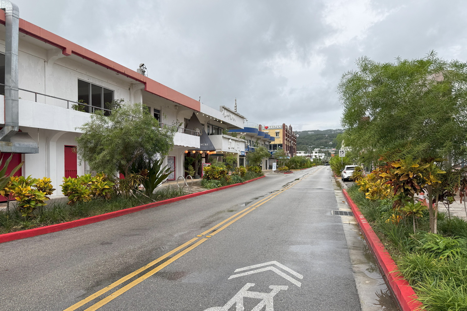 ガラパン中心部のパセオデマリアナス。以前は遊歩道になっていたが、現在は車道になった。道はきれいになったものの、コロナ禍からの再開発を経て、なかなか人通りが回復しないのが現状