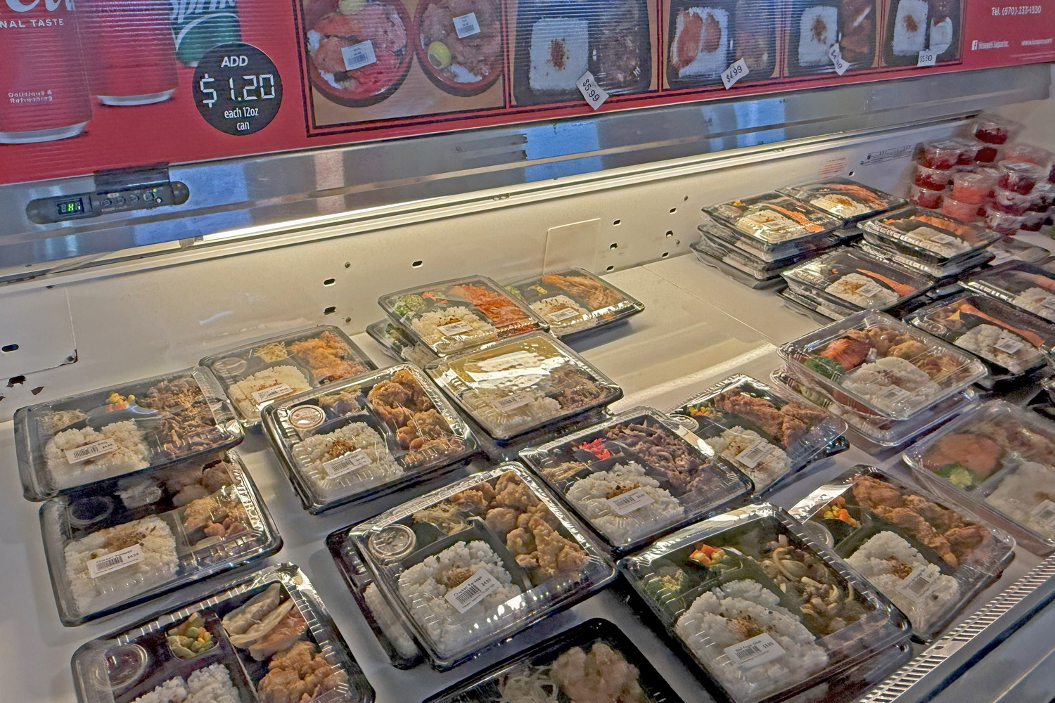 日本式の弁当、丼物がすごく充実しているのも特徴。お値段も手ごろだ。ベーカリーも併設なので、それこそ1日2食、3食とここで済ませるのも余裕。朝が早いダイバーの味方だ