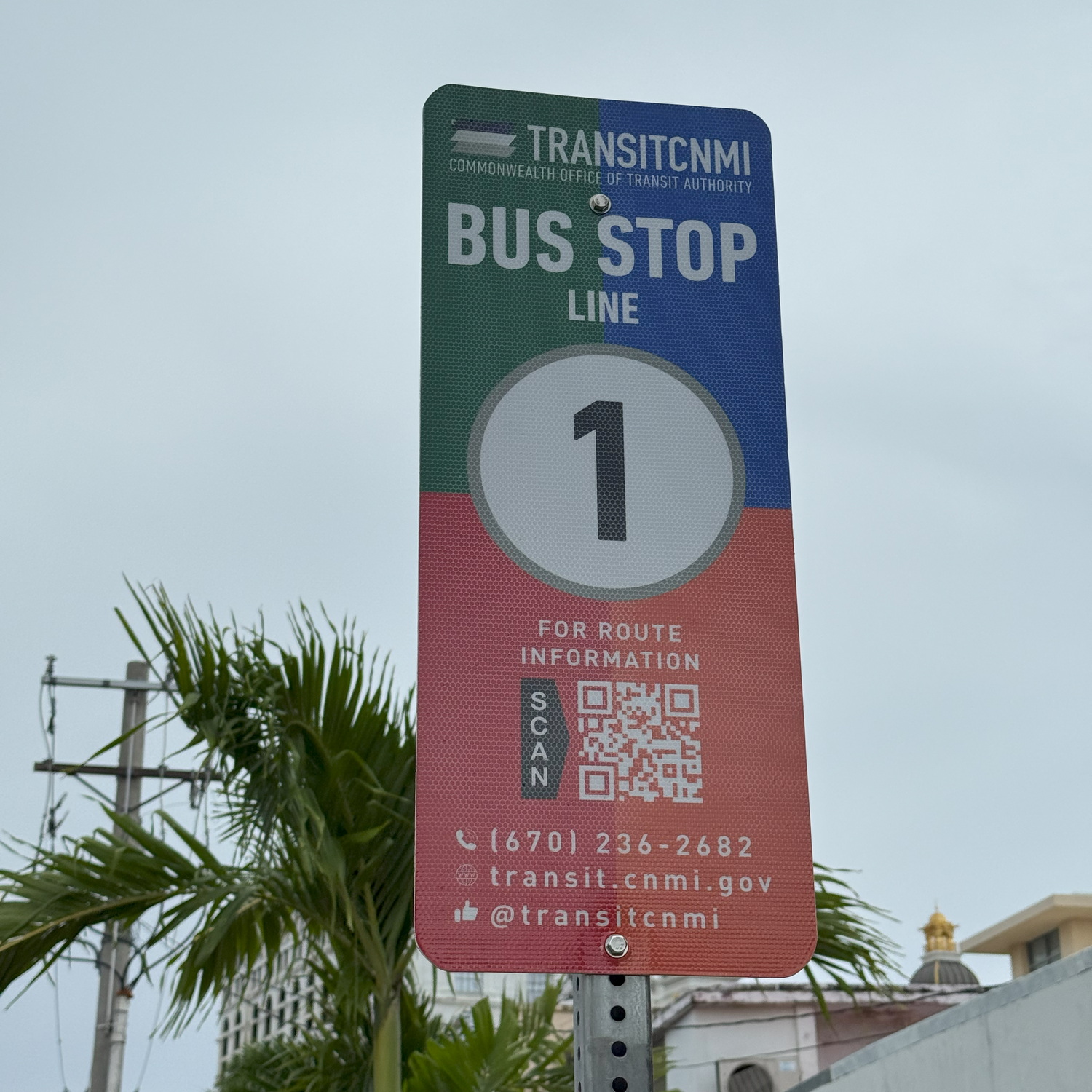 Transit CNMIのバス停。ルートは南方面循環と北方面循環の2つ。始発はいずれもガラパン中心部、ビーチロードのパセオデマリアナス出入り口付近