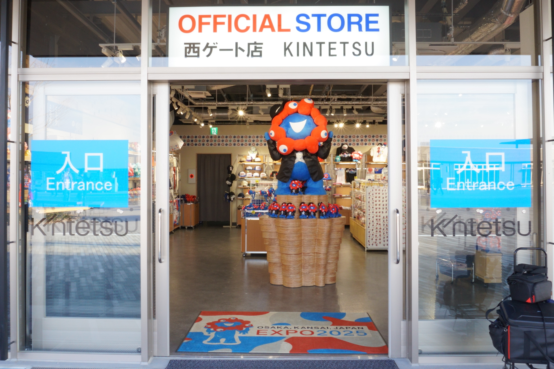 ミャクミャクを大胆にあしらったカチューシャやヘアバンド、中川政七商店とコラボした工芸品などが手に入るのは近鉄百貨店のみ。来場者向けオンラインはやってないので、買い忘れのないように気をつけよう