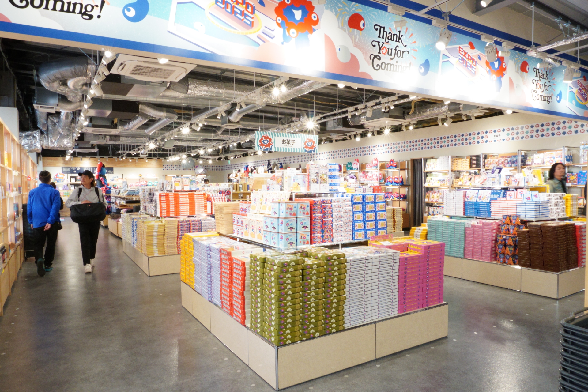 ミャクミャクを大胆にあしらったカチューシャやヘアバンド、中川政七商店とコラボした工芸品などが手に入るのは近鉄百貨店のみ。来場者向けオンラインはやってないので、買い忘れのないように気をつけよう