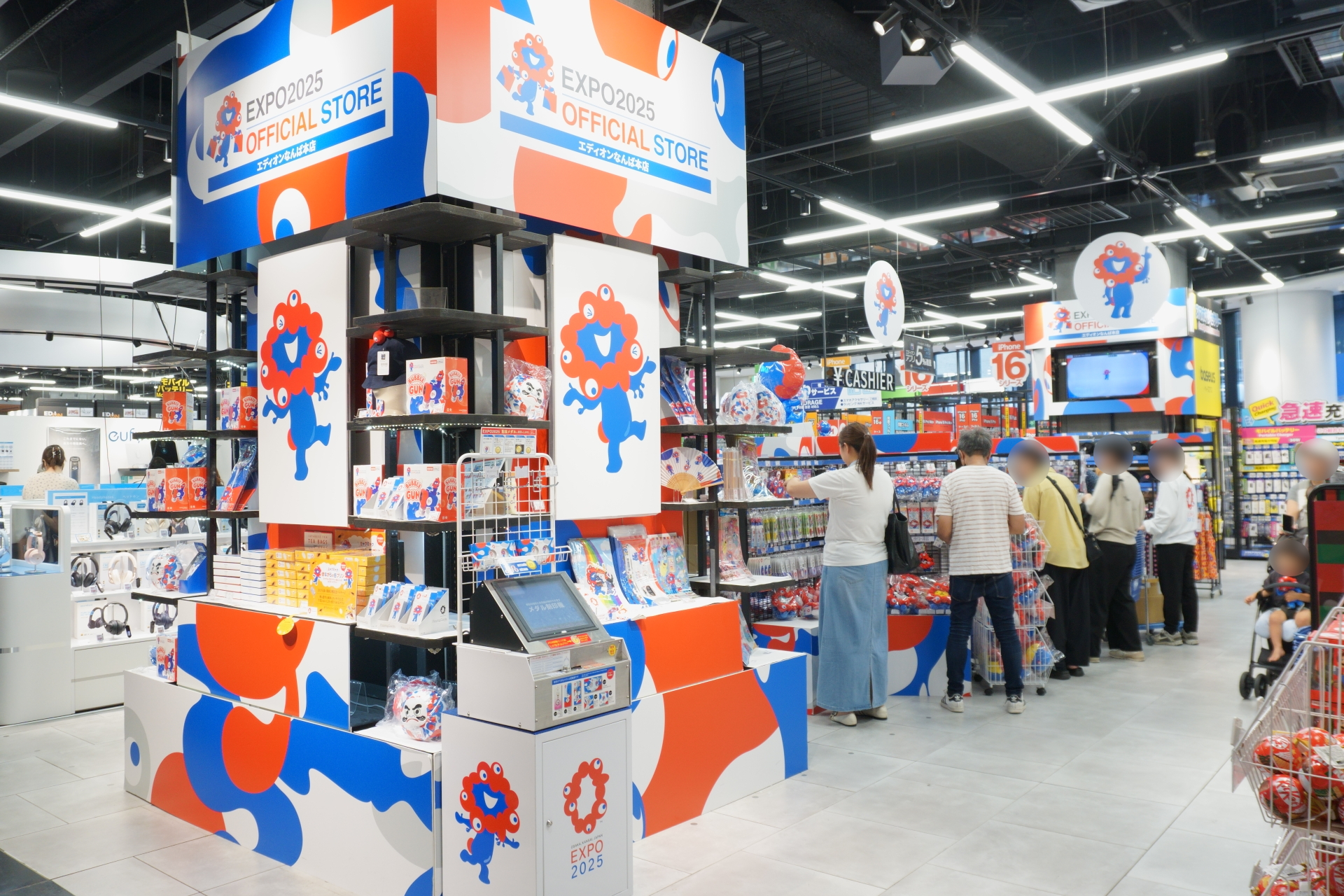 エディオンなんば本店。7月にはミャクミャクとの写真撮影会も開催された