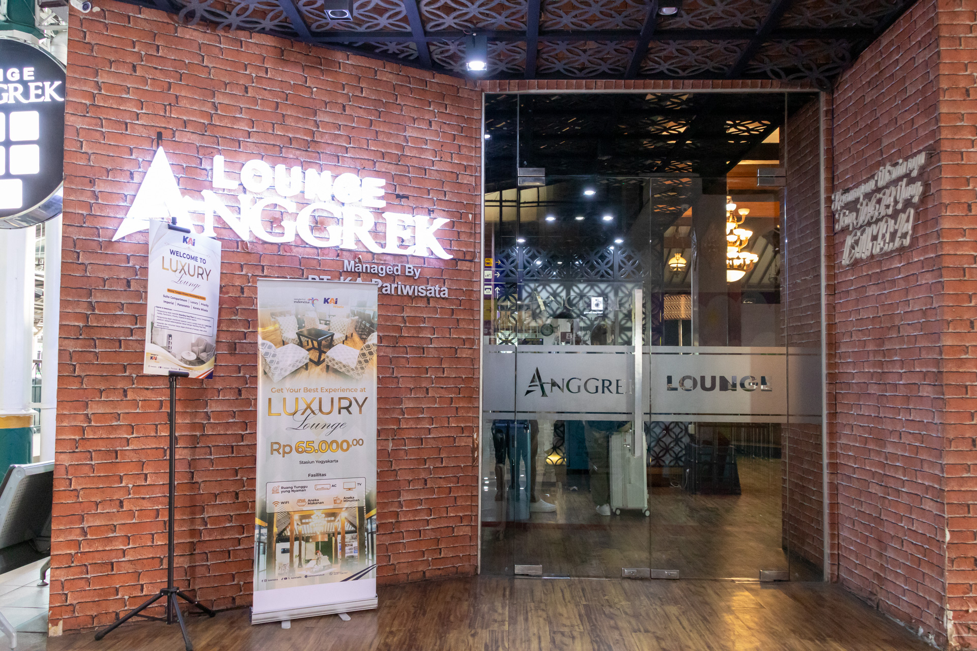 ラウンジ「ANGGREK」