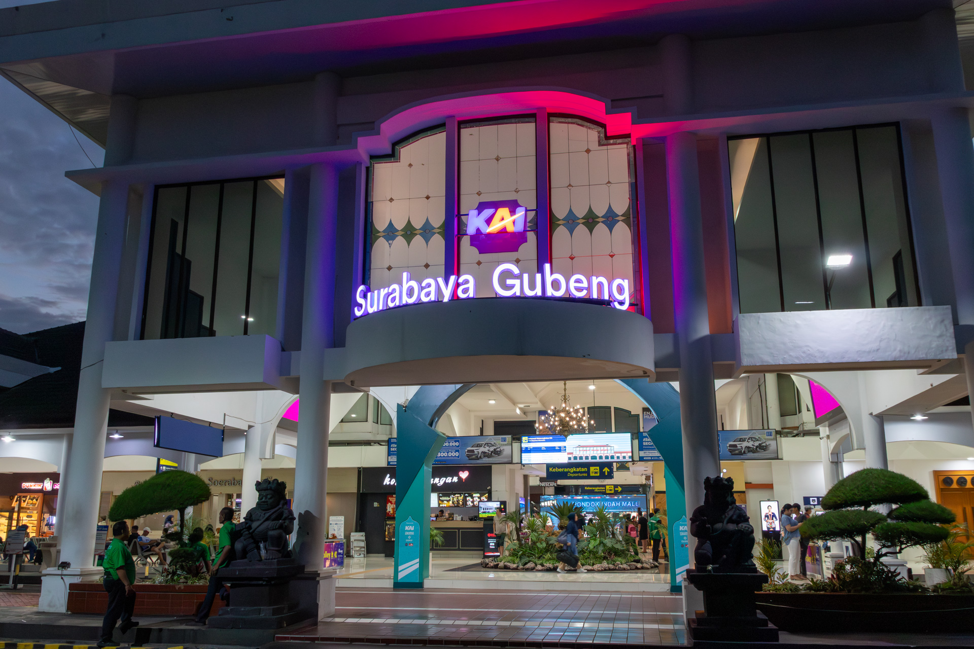 スラバヤに到着！