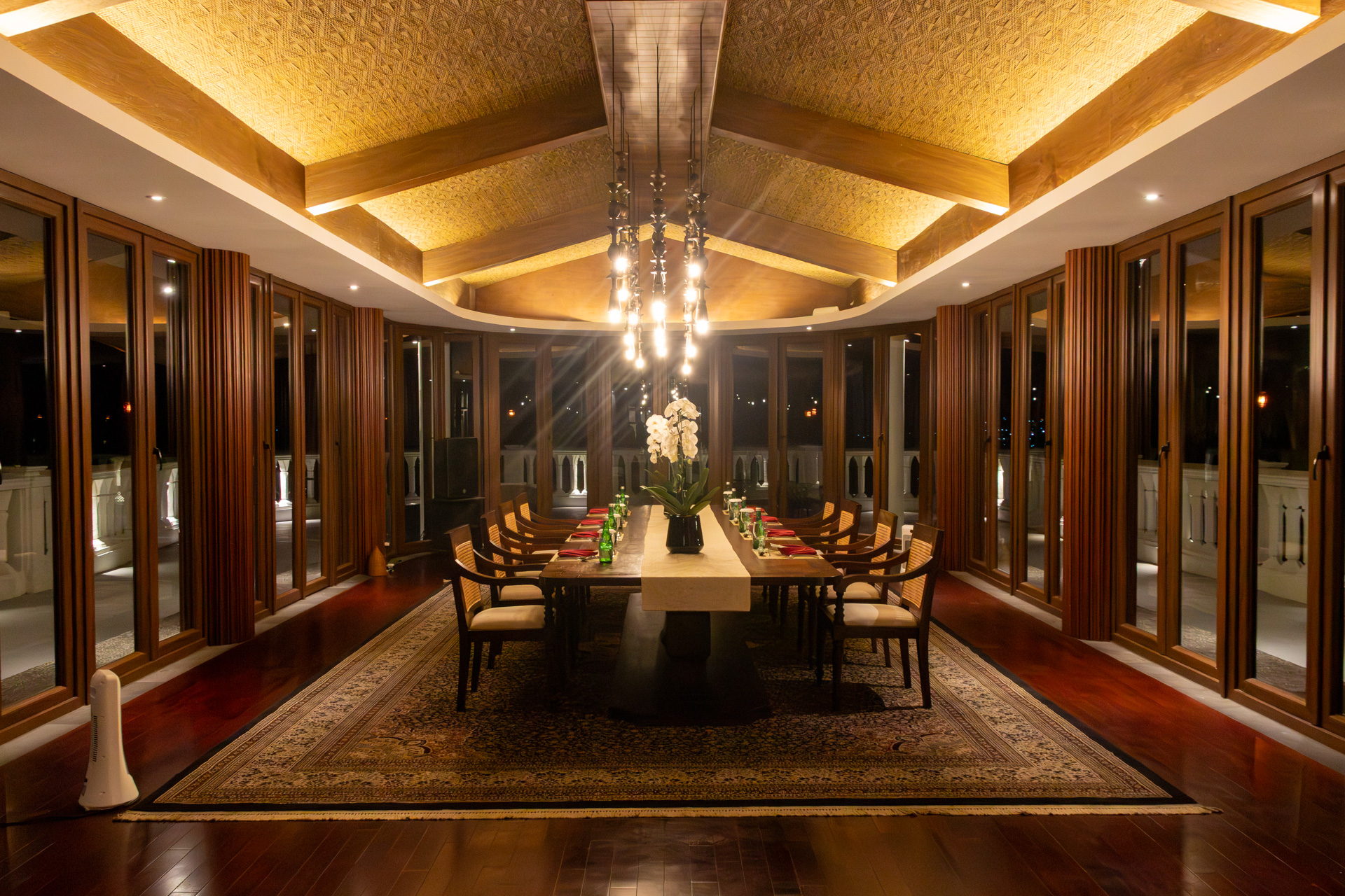 館内にはプライベートダイニングルームも備えている