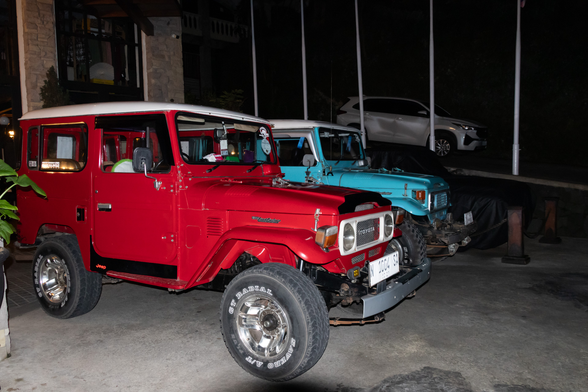 朝4時くらいにジープに乗って出発！