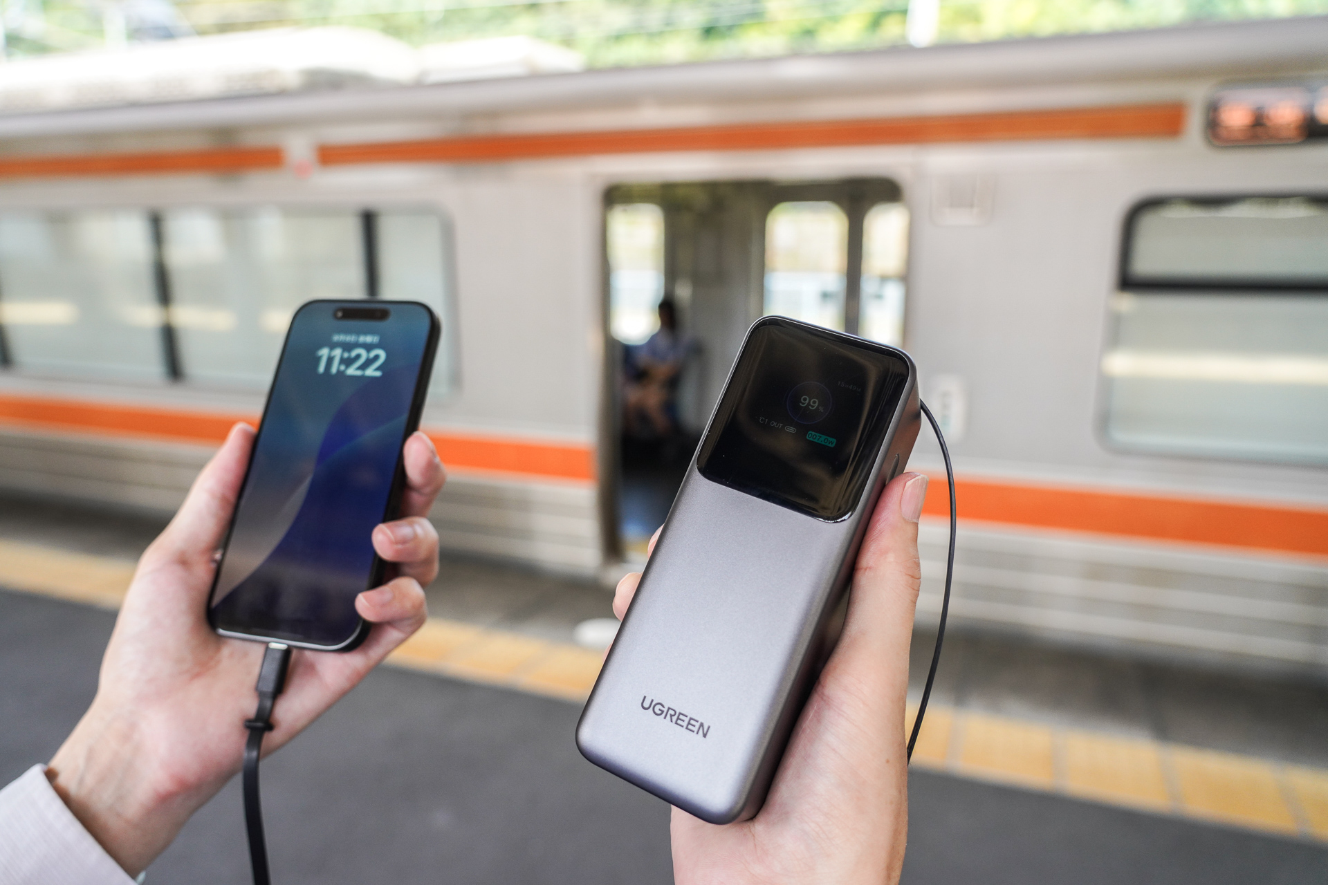 UGREEN「Nexode 巻き取り式 USB-Cケーブル内蔵 モバイルバッテリー 20000mAh 165W」なら、外出先でバッテリー切れの心配無用。思う存分ガンガン使える