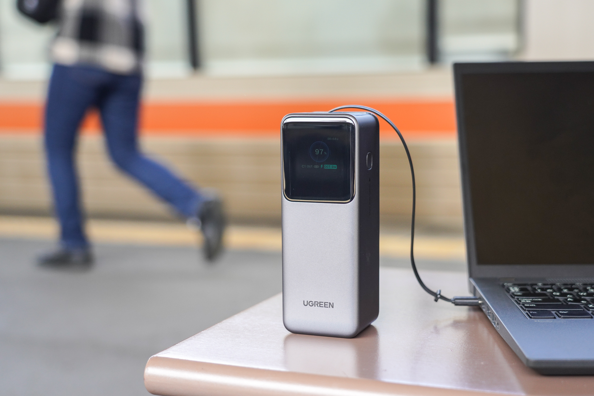 UGREEN「Nexode 巻き取り式 USB-Cケーブル内蔵 モバイルバッテリー 20000mAh 165W」ノートPCを外出先で充電する用途にピッタリ