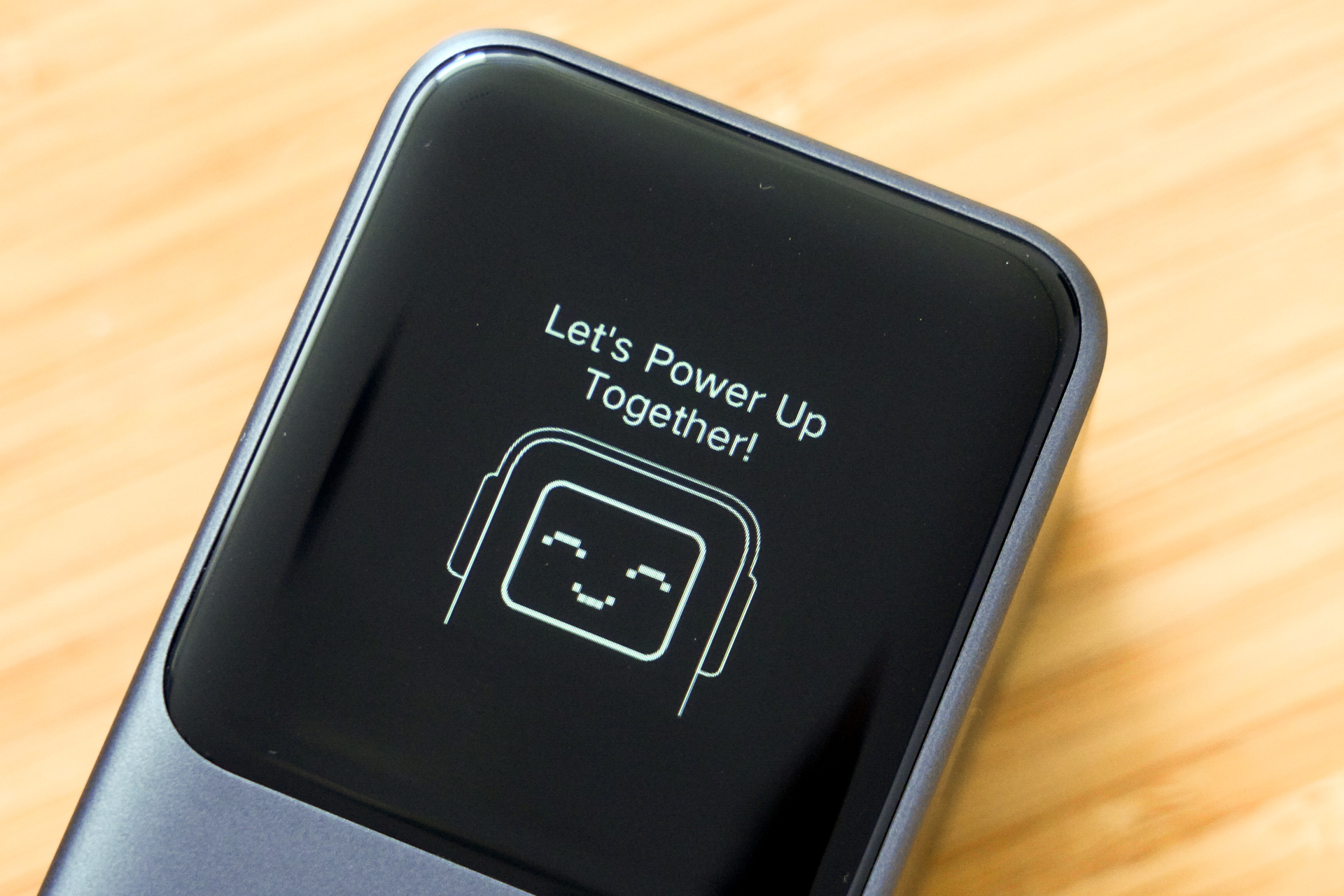 そして「Let's Power Up Together!」。これはスリープから復帰するときに表示される