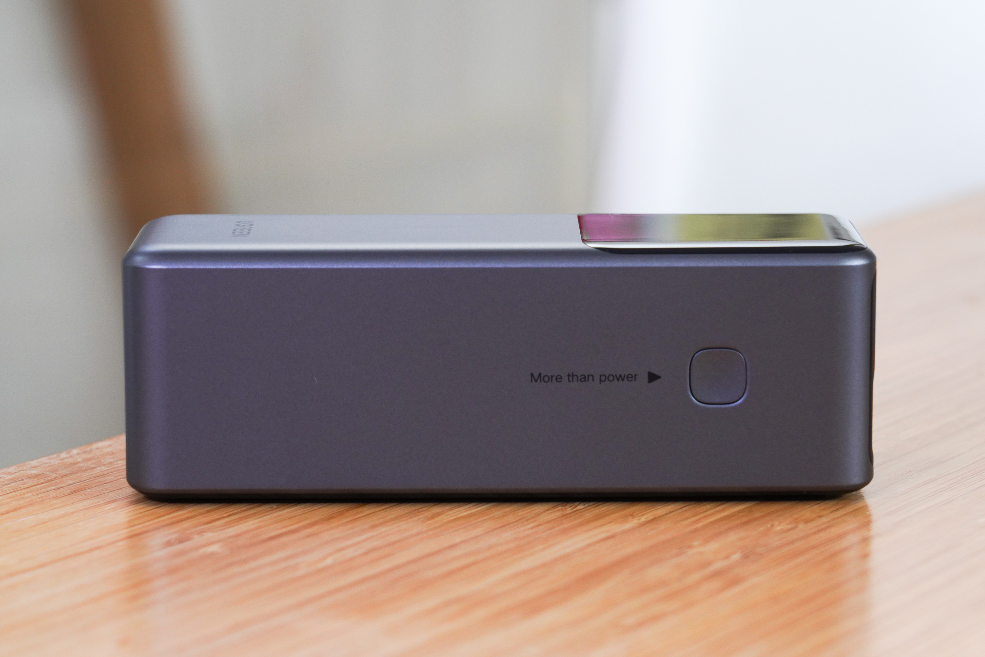 側面に操作ボタンがある