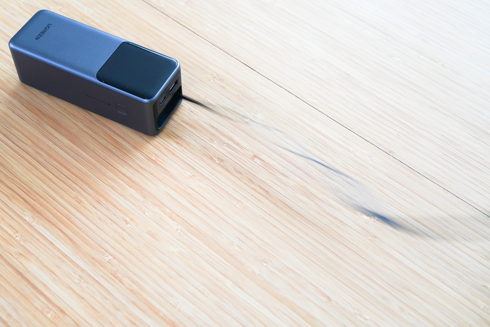 伸ばした状態から離すと、