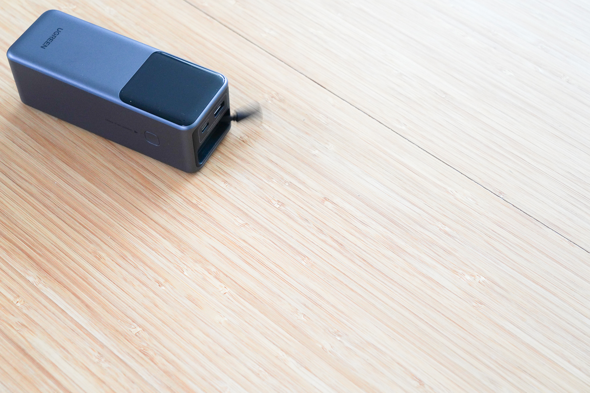 勢いよく巻き取られて……