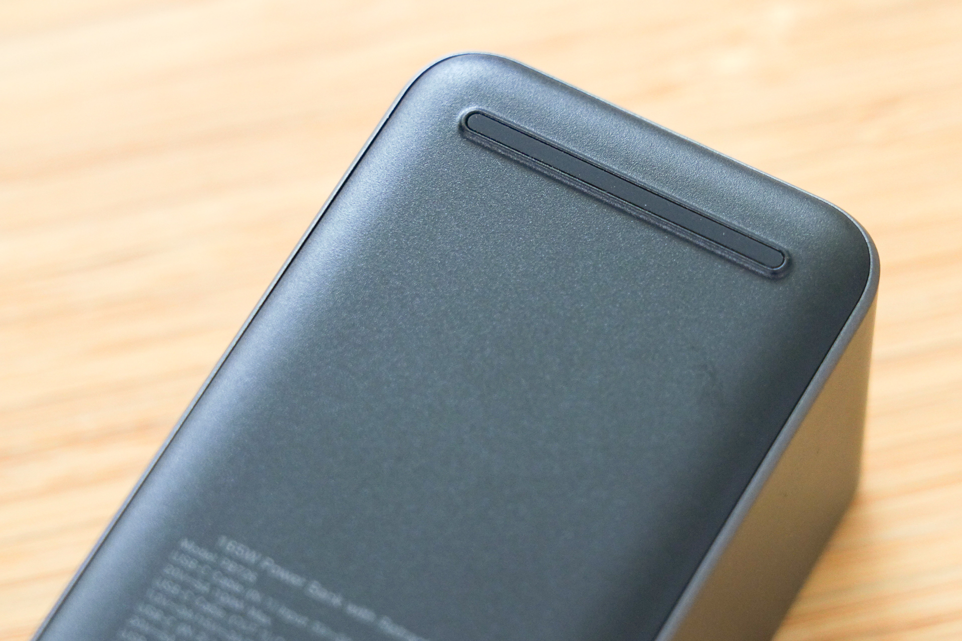 背面にゴム部分があり、滑りにくくなっている