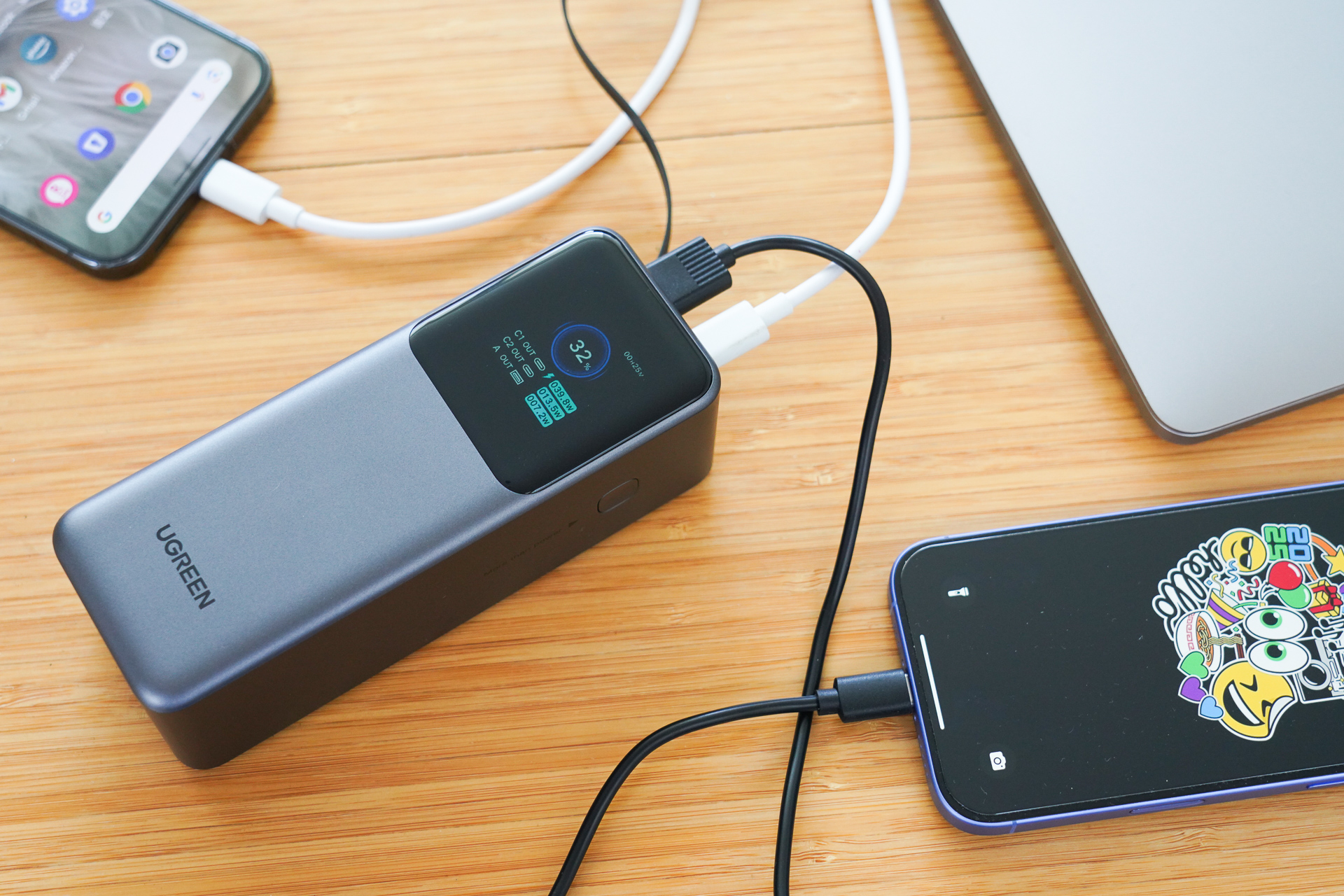 同時に3台のデバイスまで充電可能