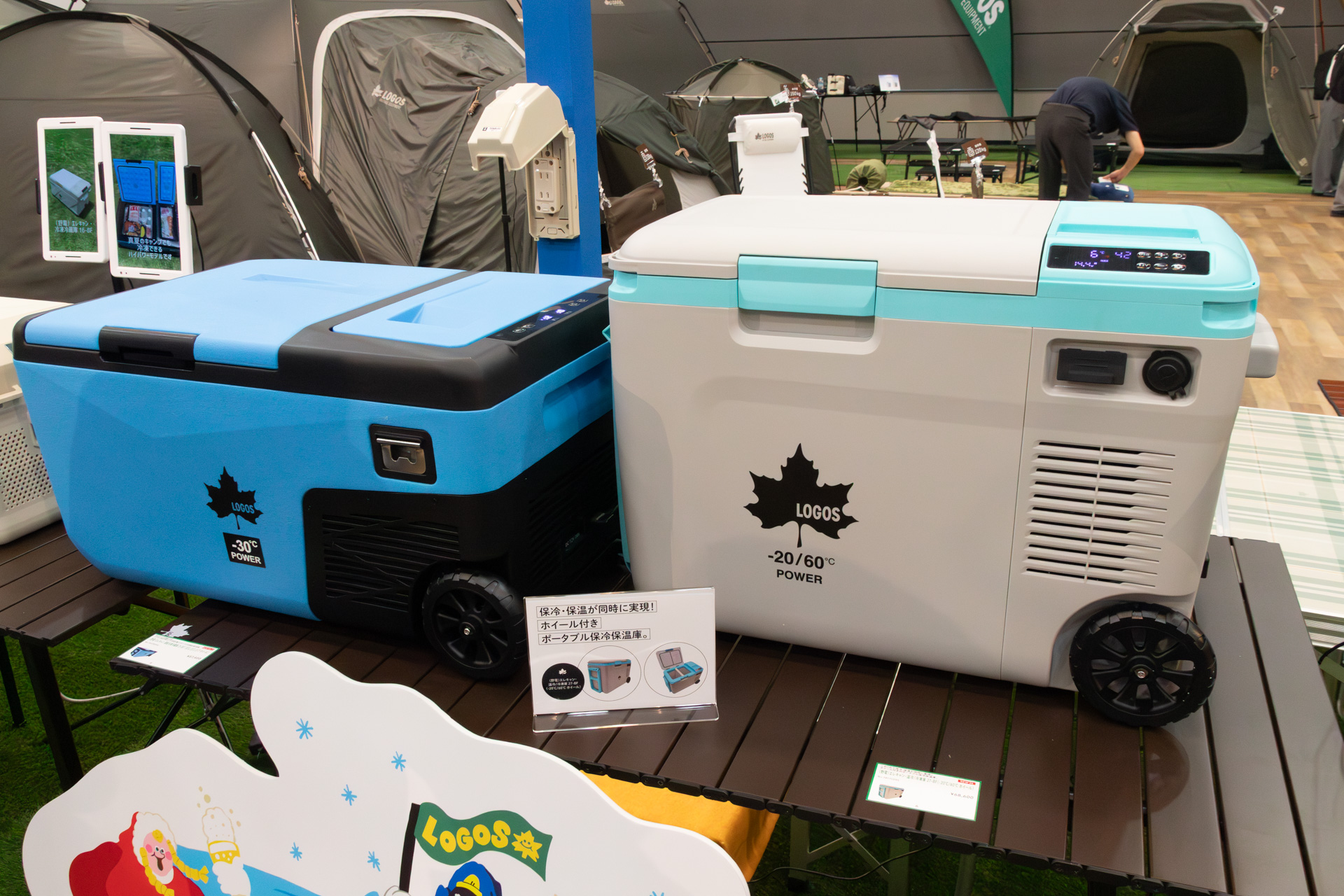 左が「（野電）エレキャン・凍結冷凍冷蔵庫 25-BF（-30℃/20℃ 2ドア ホイール）」、右が「（野電）エレキャン・温冷/冷凍庫 27-BF（-20℃/60℃ ホイール）」