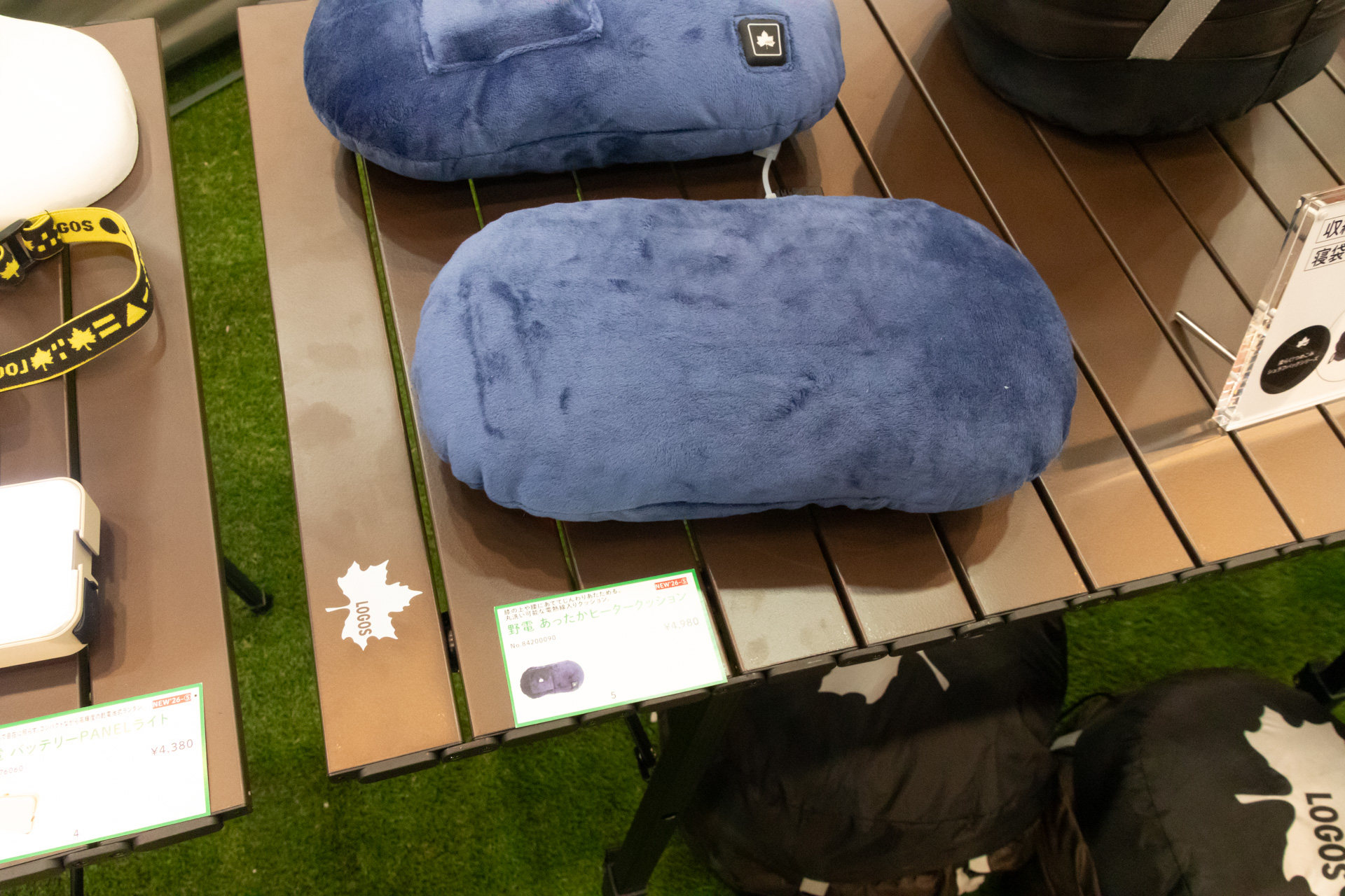 「野電 あったかヒータークッション」は、USBバッテリーで動作する電熱線入りクッション