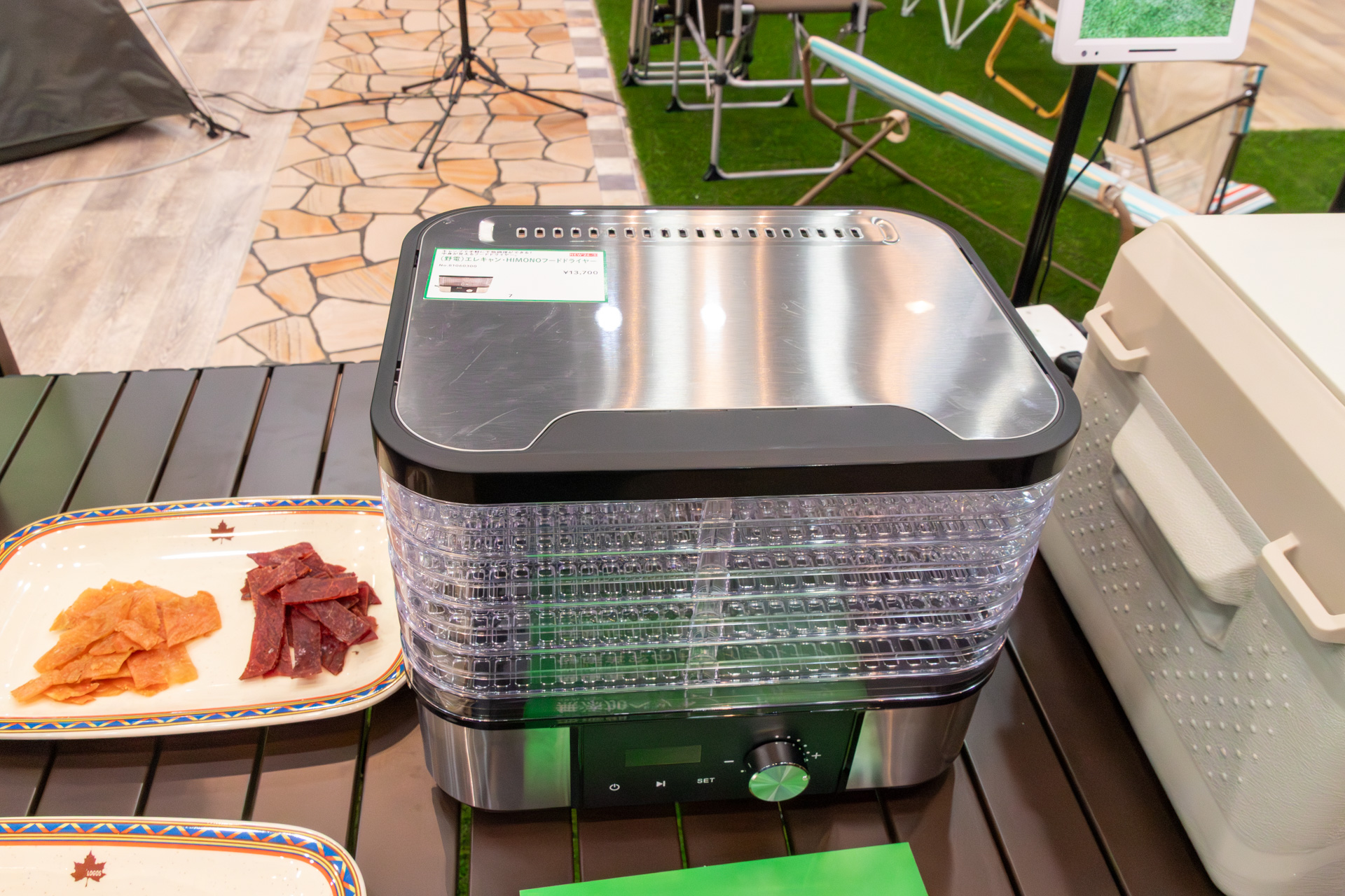 温風を循環させることで水分を蒸発させる「（野電）エレキャン・HIMONO フードドライヤー」