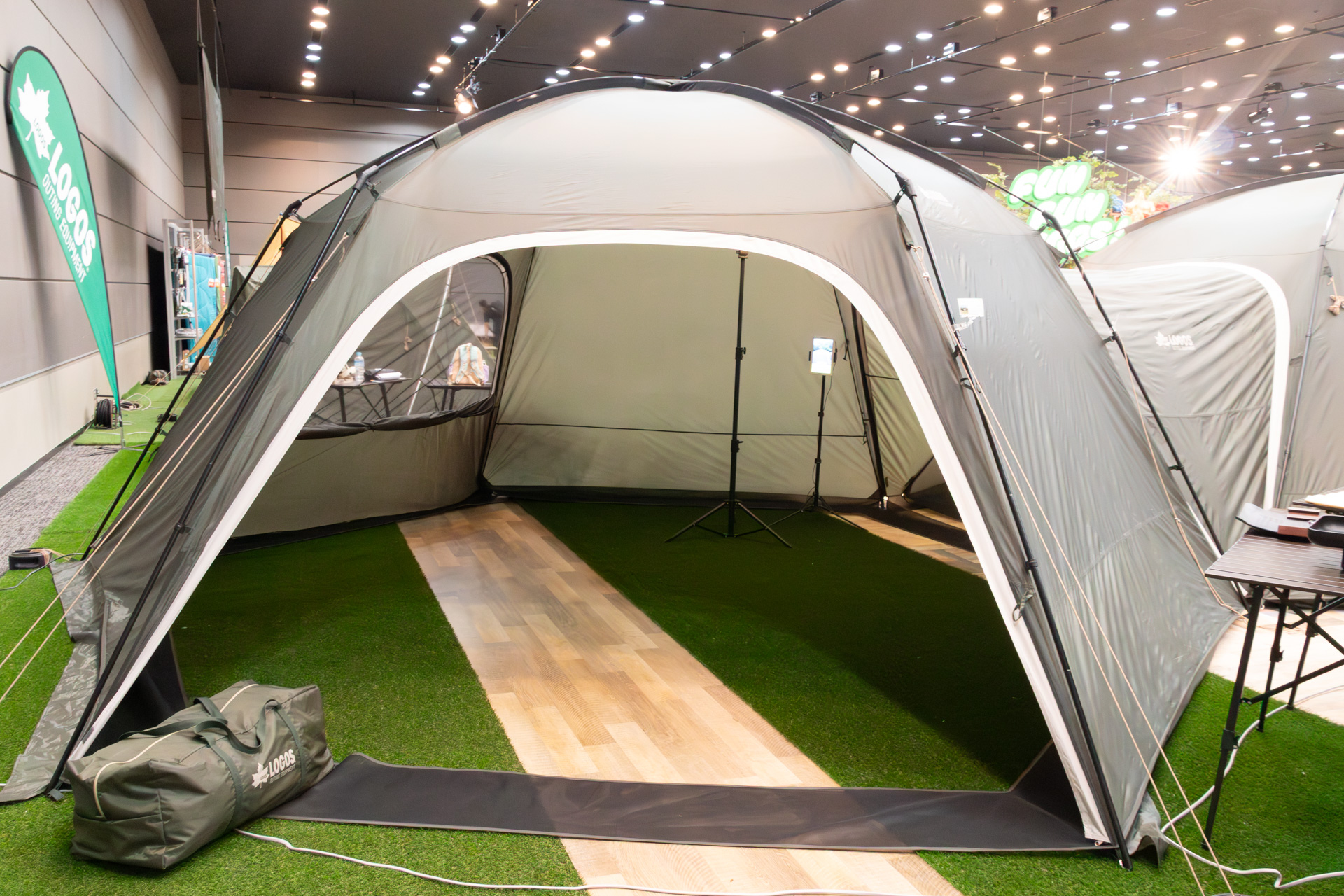 いろいろなシーンで使える「neos コネクトベース・ヘキサドーム 600-BF」