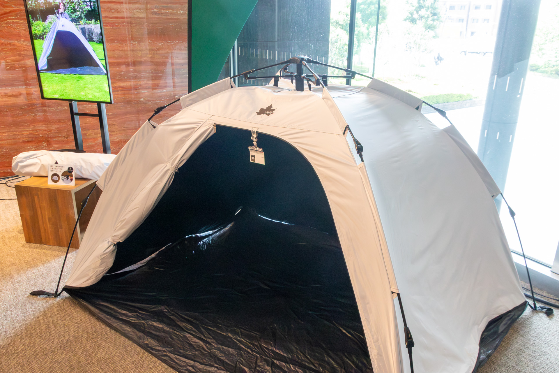 フルクローズタイプなので着替えにも使える「QｰTOP ソーラーサンドブロックサンシェード -BF」