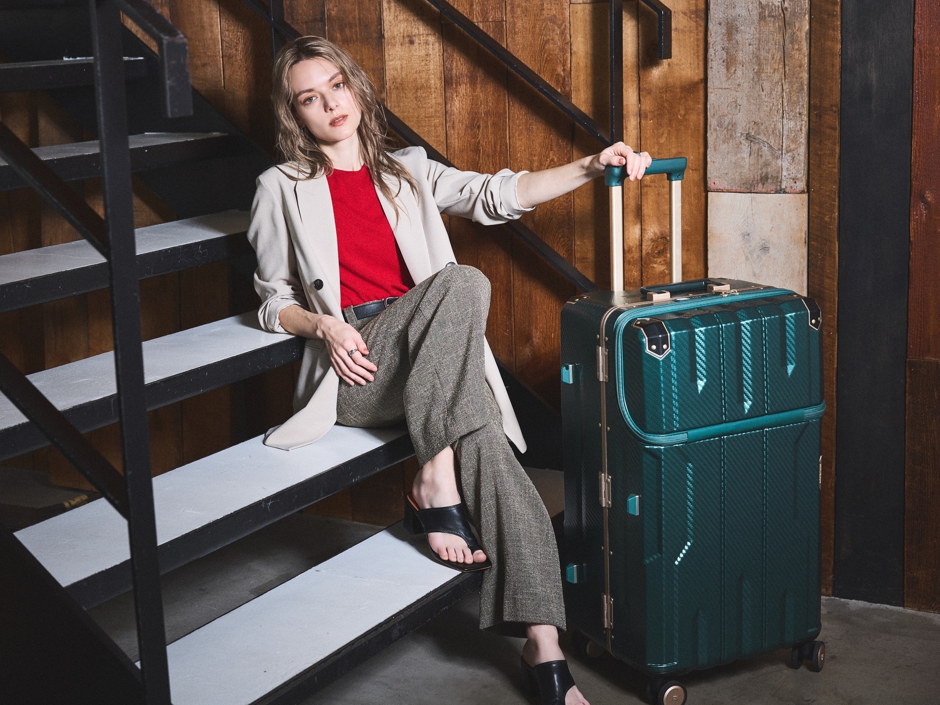 ティーアンドエスのスーツケース「APOLLON（アポロン）」