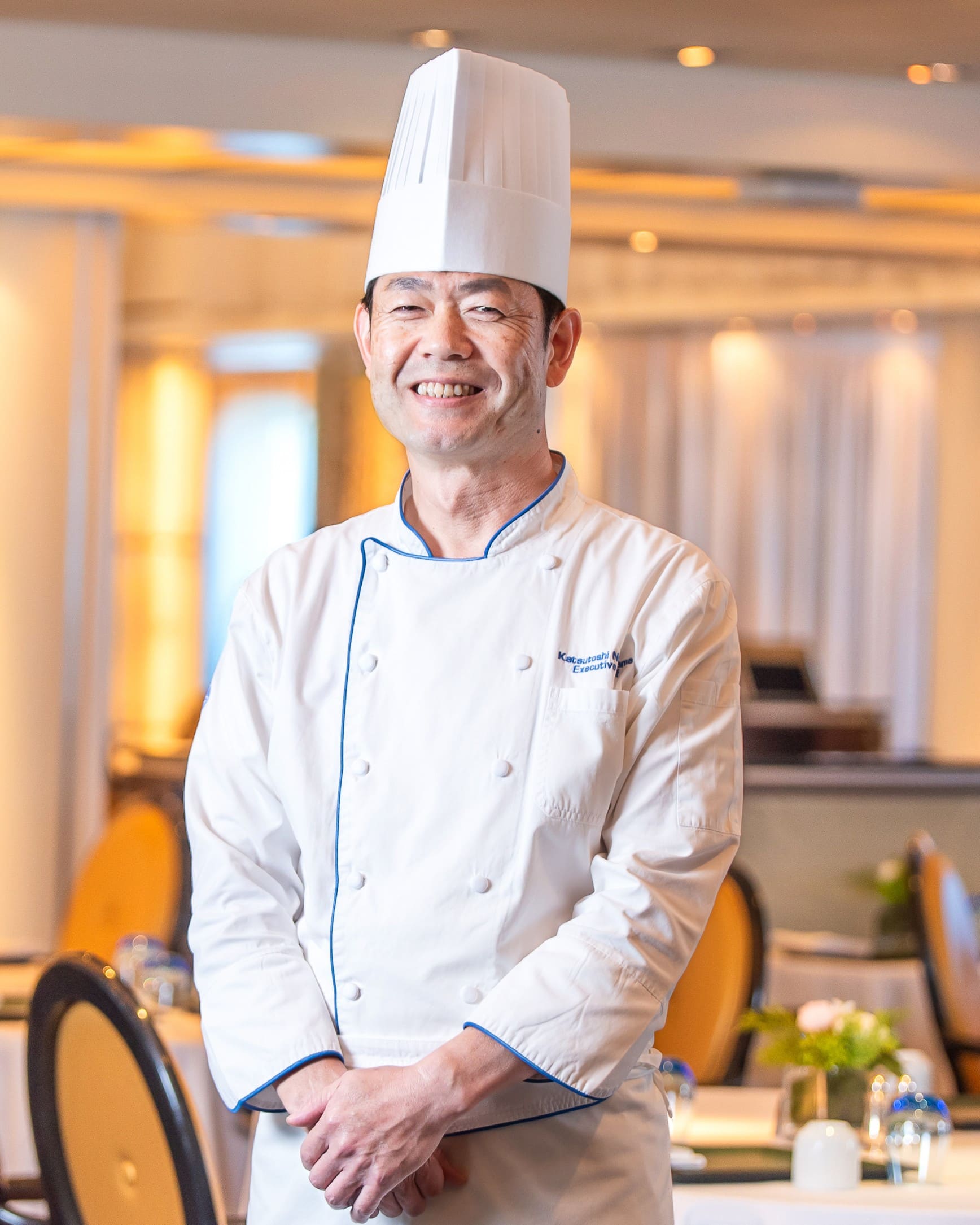 三井オーシャンサクラ 総料理長 中山勝利氏。「どのクルーズ船でも共通して心がけてきたことは、お客様から見えない工程でこそ細部に気を配ること。まごころを込めて丁寧に食材を扱うことでお料理を通して我々の想いをお客様にお届けできると考えている」