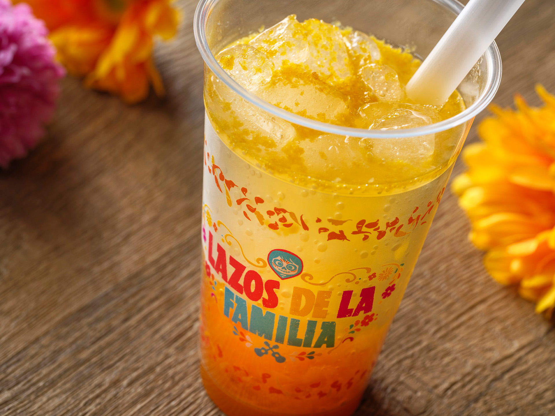 「『リメンバー・ミー』ドリンク（オレンジ＆マンダリンオレンジ）」（700円）