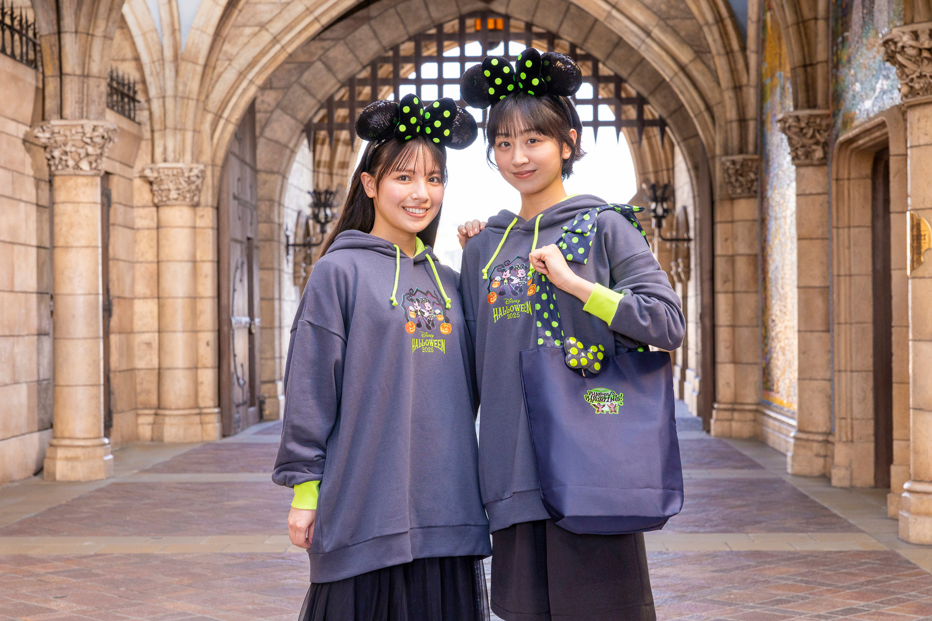 「カチューシャ」などと組み合わせて、トータルコーデが楽しめる