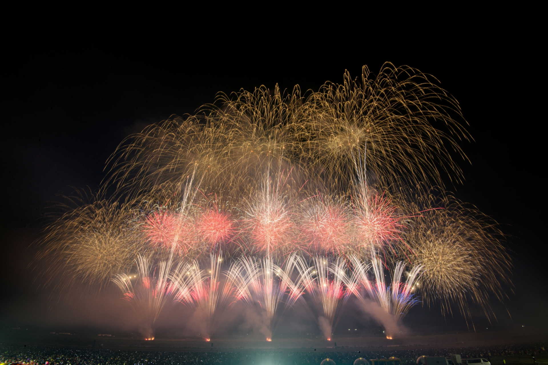 「大曲の花火－秋の章－」を観覧席で楽しめる往復新幹線＋宿泊付きツアー発売（写真提供：秋田県大仙市）