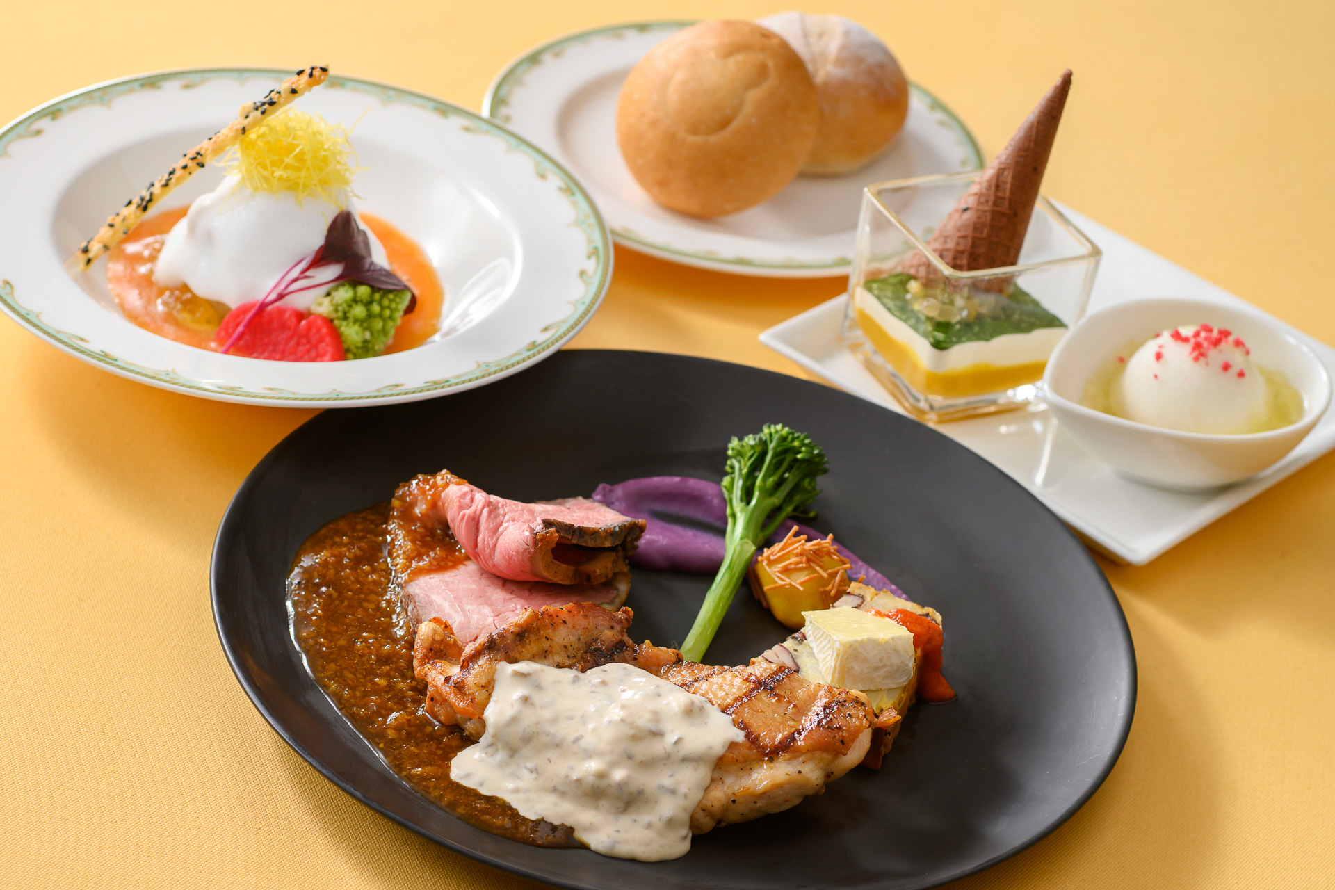 「S.S.コロンビア・ダイニングルーム」の「スペシャルランチセット」（6200円～9200円）