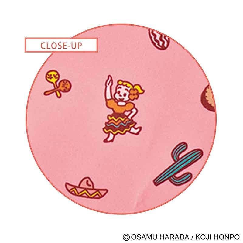 大判ポーチは持ち手付きで、着替えなどを入れられるサイズ（23.5×31×9cm）