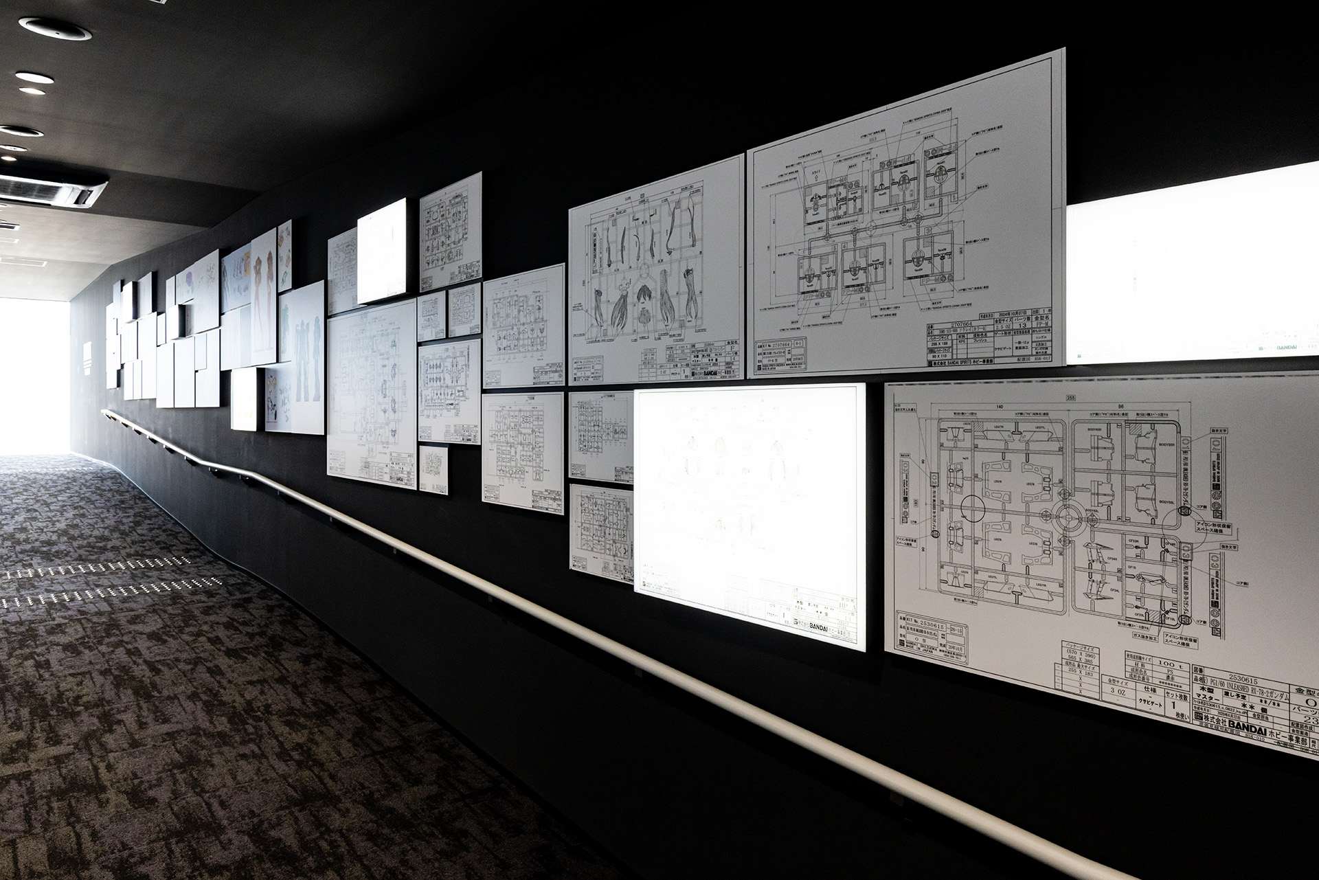 商品企画書が並ぶデザインロード