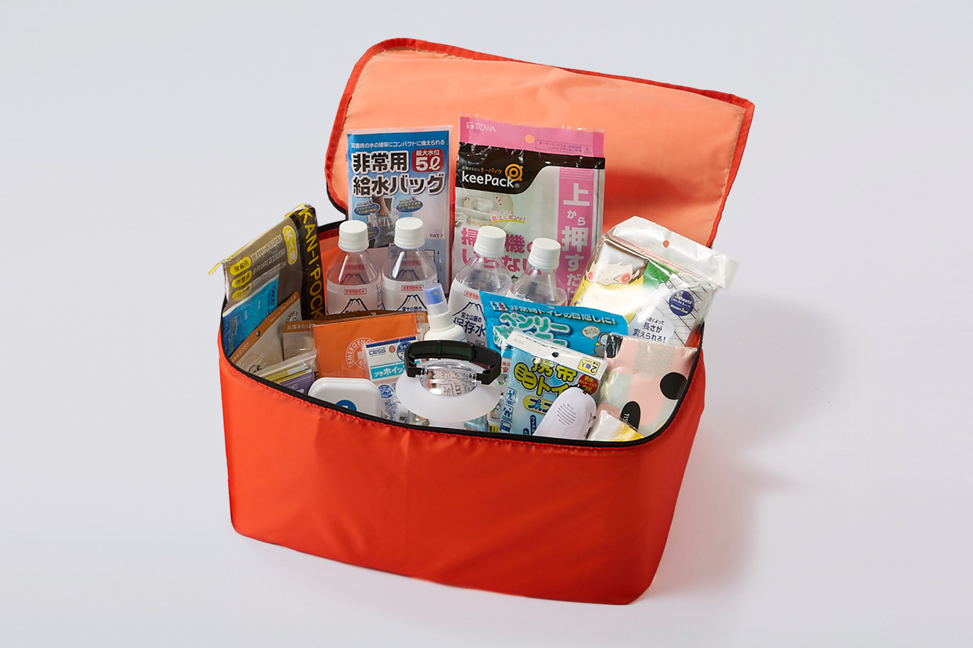 本体にそのまま収納できる専用インナーケースは、普段から防災用品を入れておいて旅行時のみ取り出すという使い方