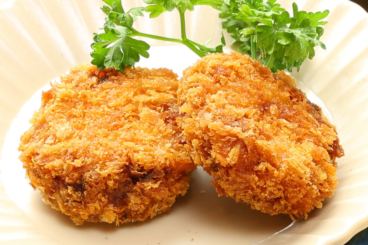 あか牛入りメンチなどご当地料理が並ぶ朝食バイキング