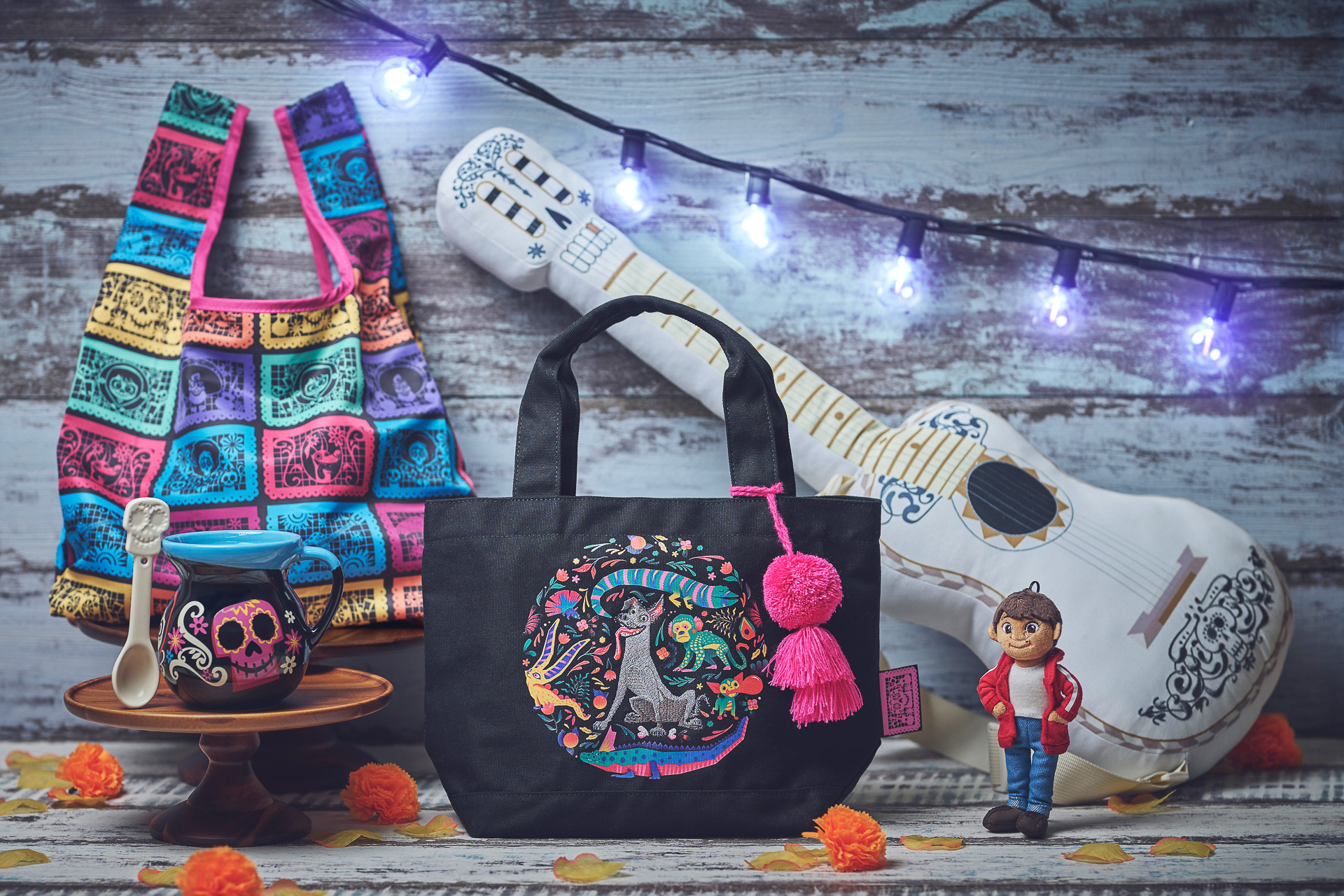 ディズニーストアで映画「リメンバー・ミー」モチーフの新コレクションが発売