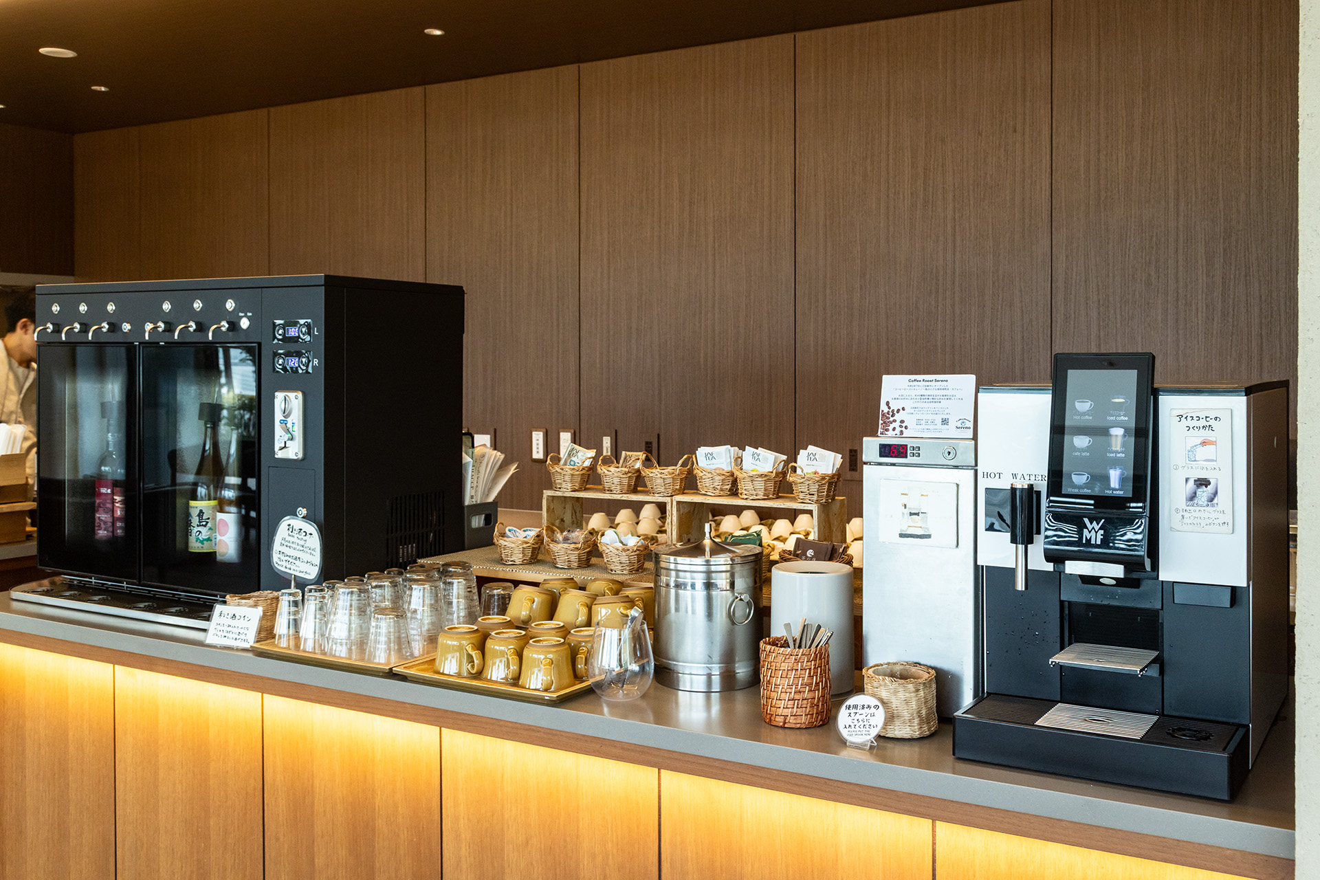 コーヒーや紅茶、利酒コーナーまである