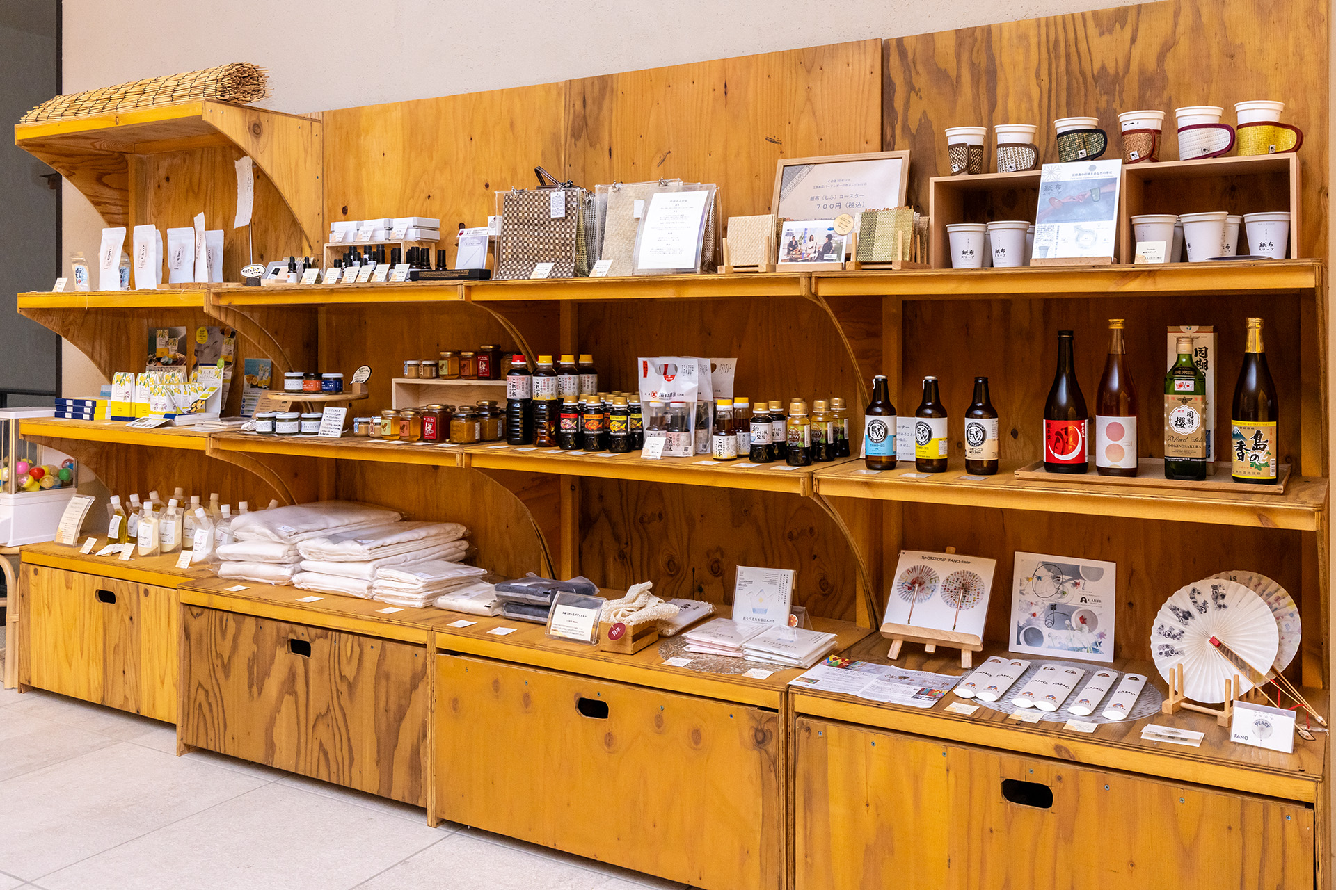 レセプション前には江田島産などさまざまなお土産を販売するコーナーを用意