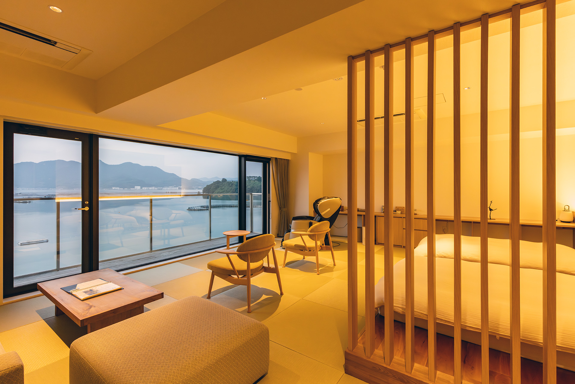 2室しかない特別室はバルコニー付で60m<span class="em sup">2</span>とゆったりした空間。定員4名